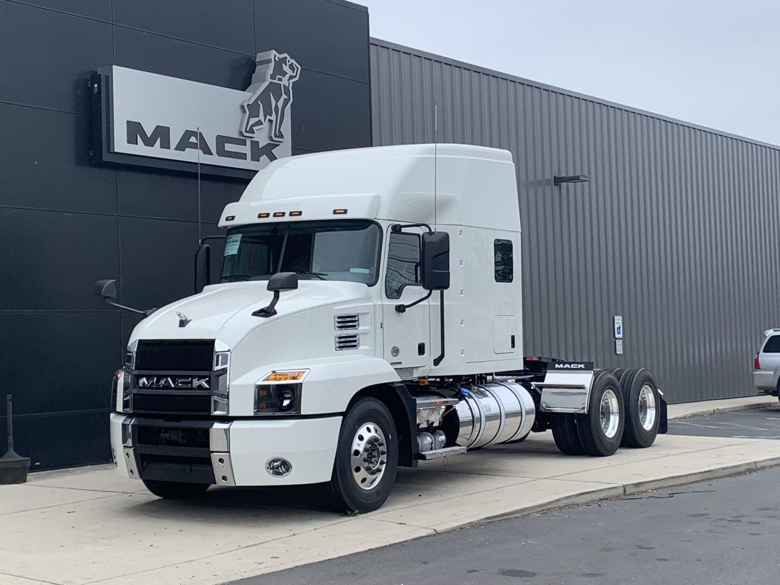 2025 MACK AN64T SLEEPER - Bergey's Truck Centers: Medium & Heavy Duty ...