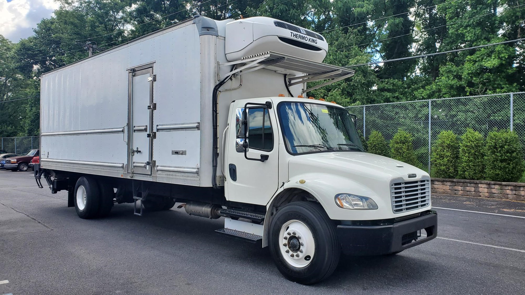 2017 FREIGHTLINER M2 - image 3 of 6