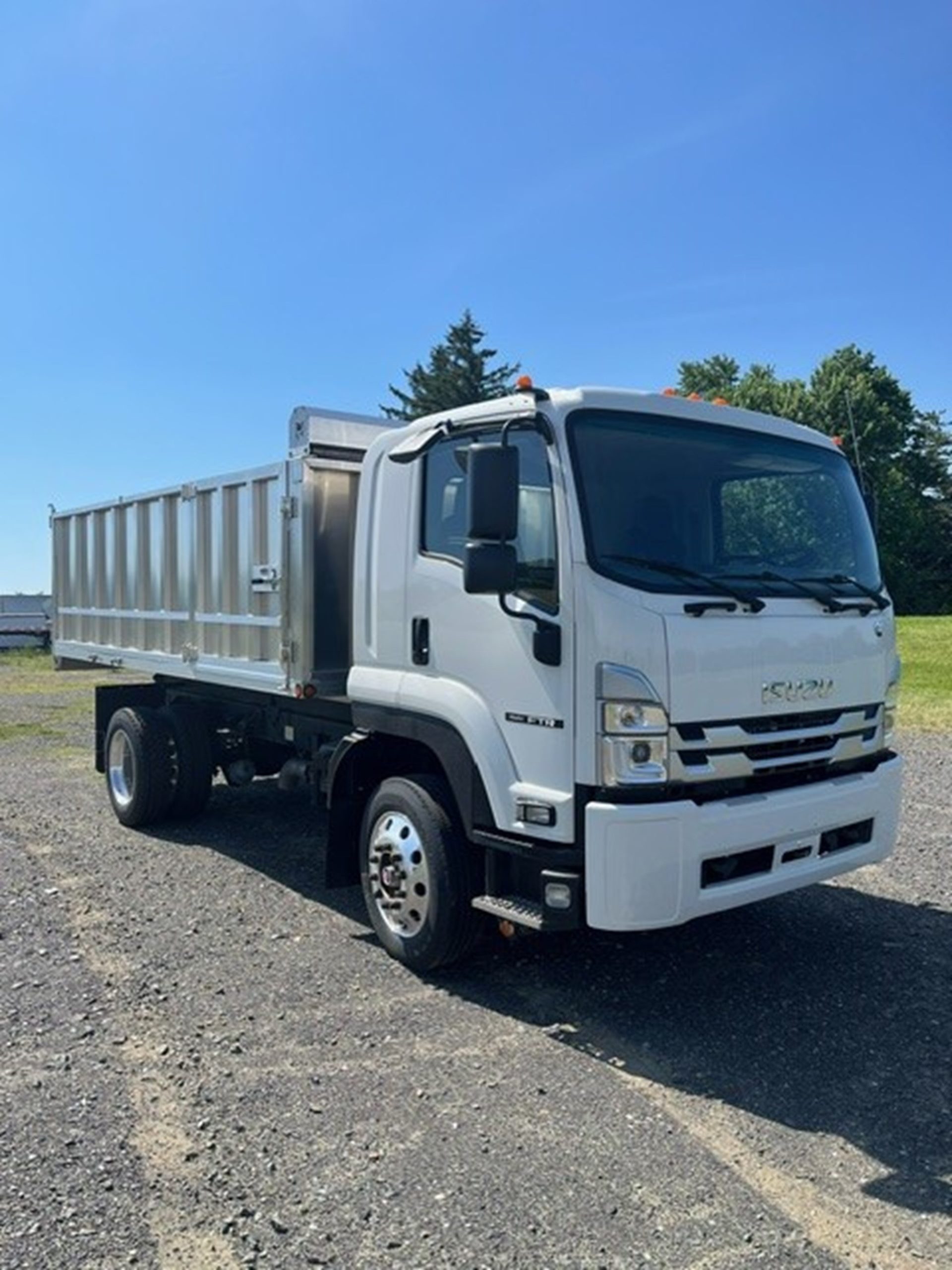 2023 ISUZU FTR - image 2 of 6