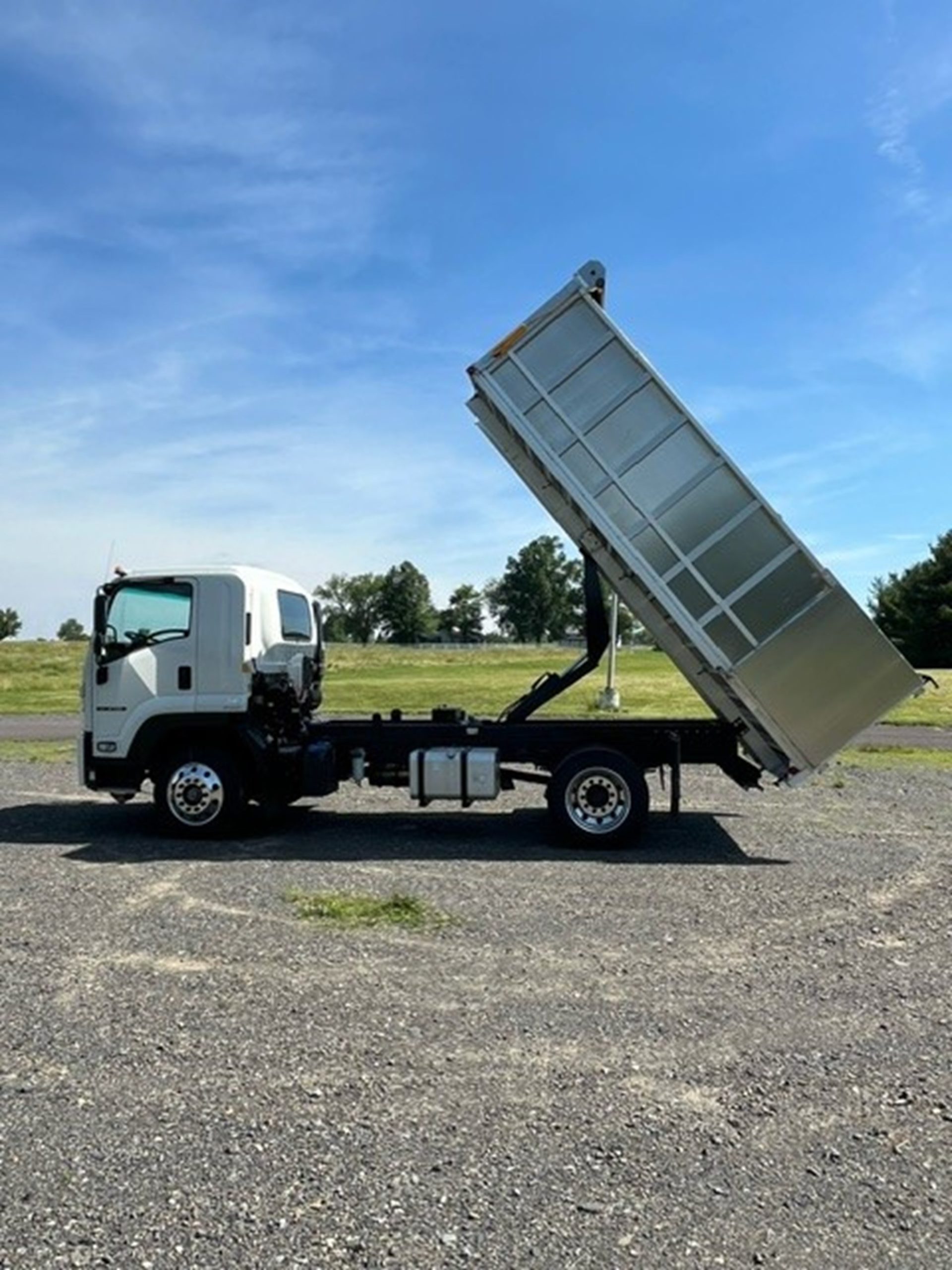 2023 ISUZU FTR - image 3 of 6