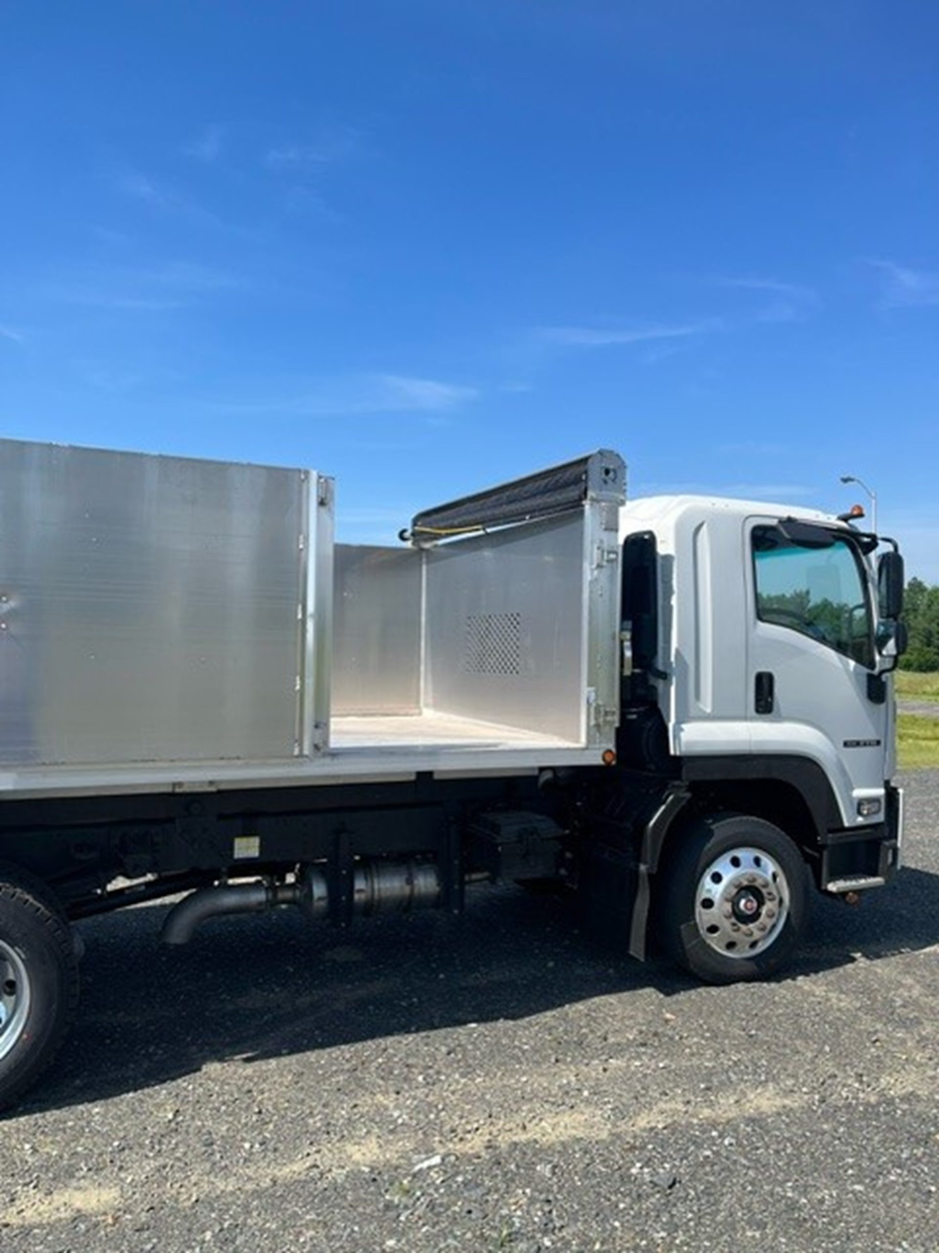 2023 ISUZU FTR - image 4 of 6