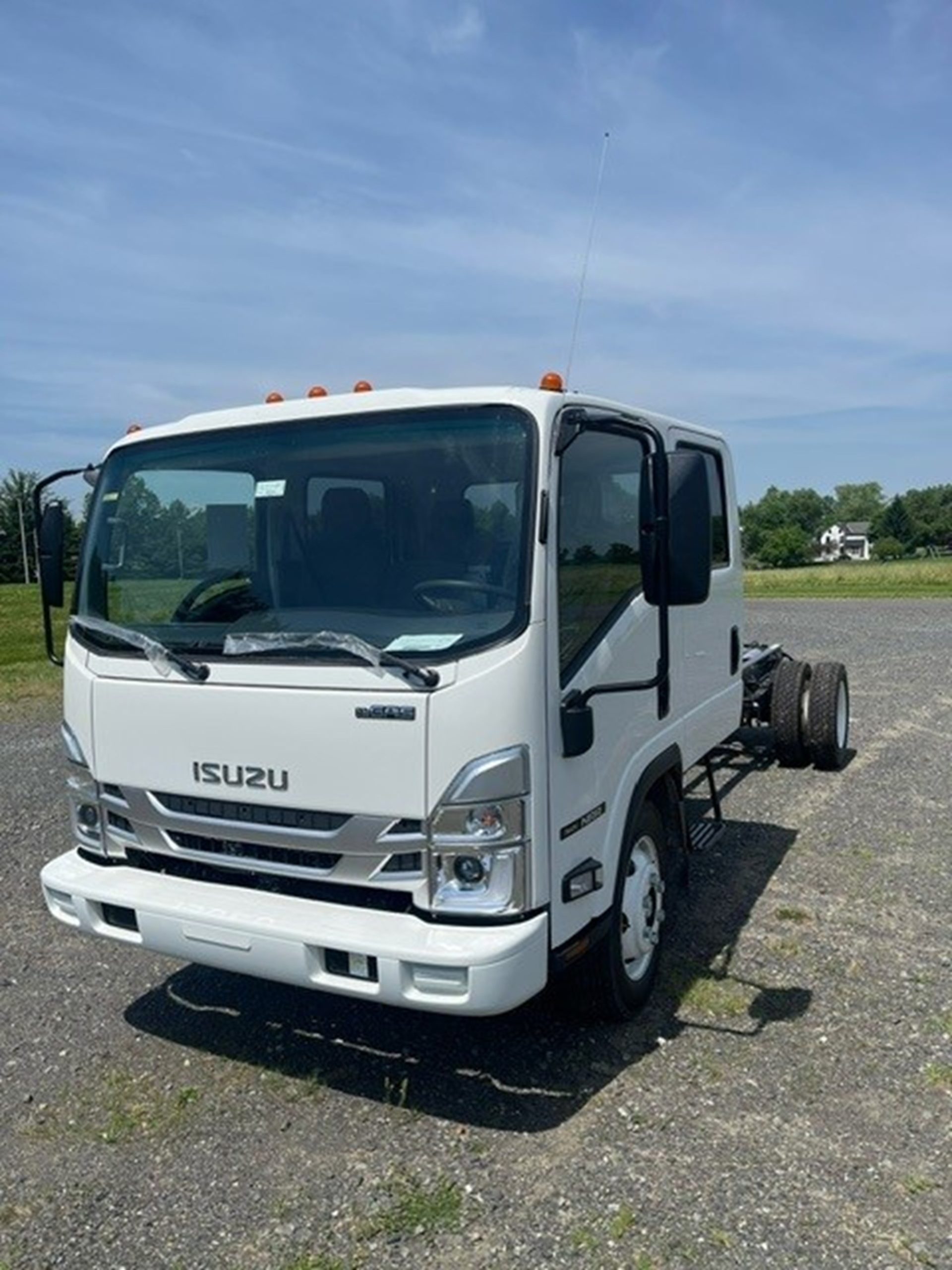 2025 ISUZU NRR GAS - image 1 of 5