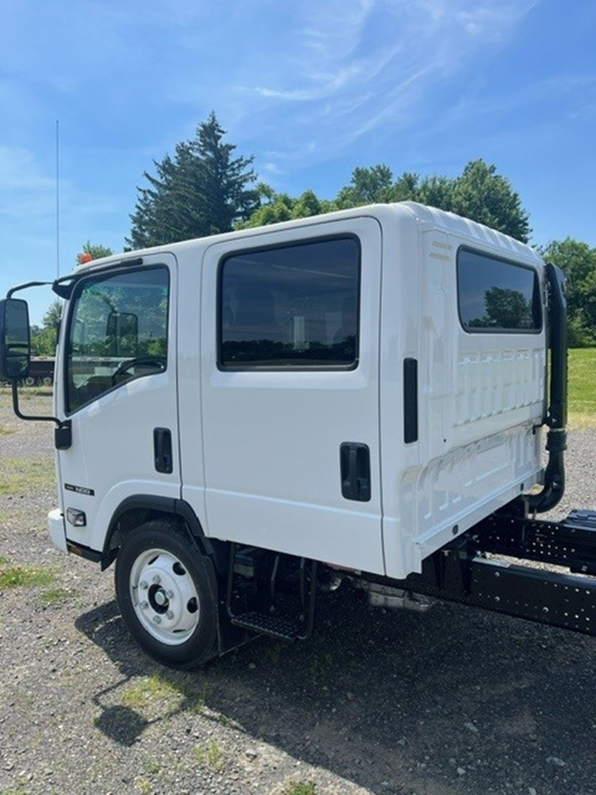 2025 ISUZU NRR GAS - image 2 of 5