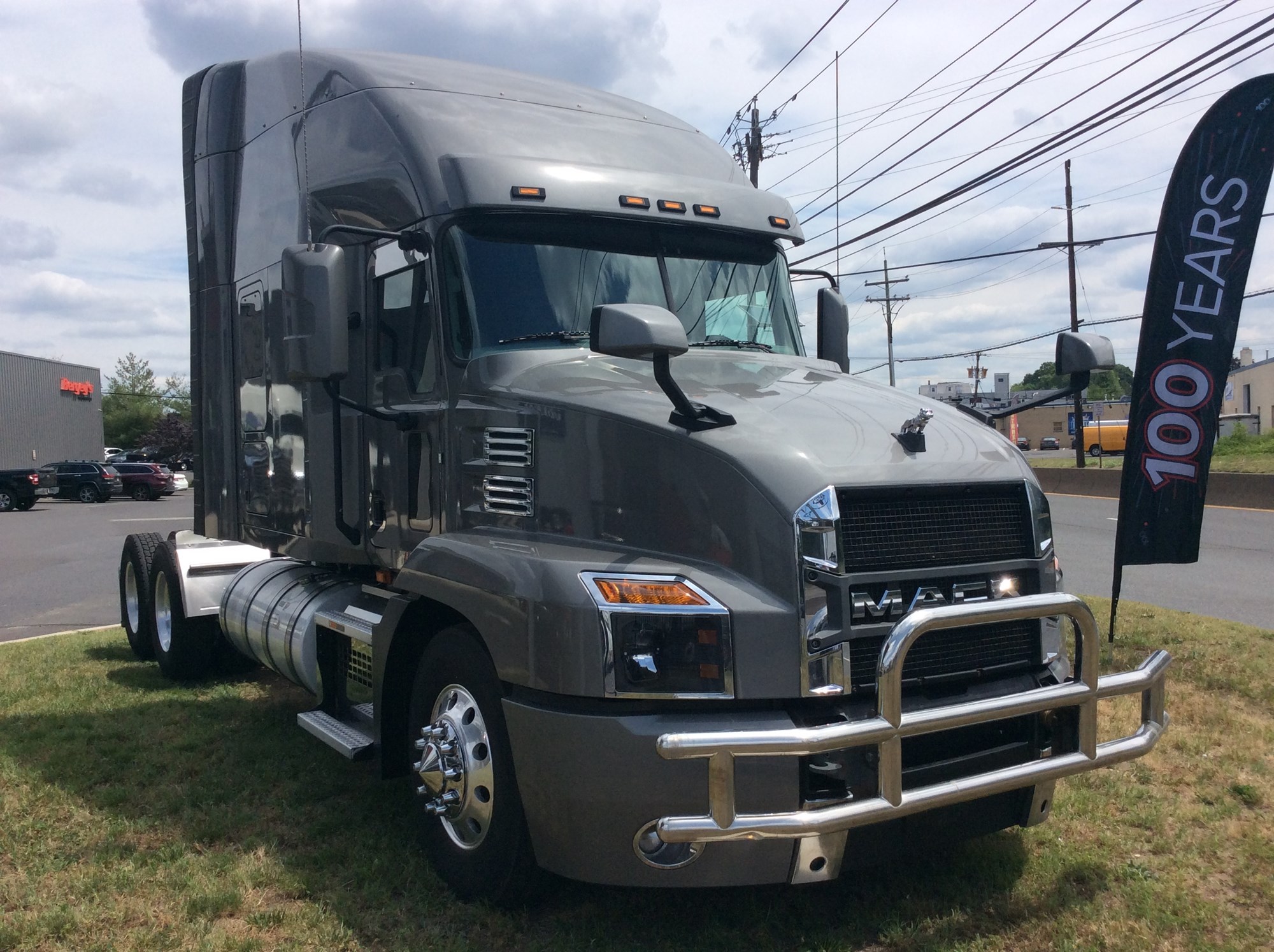 2019 Mack Anthem - image 2 of 6