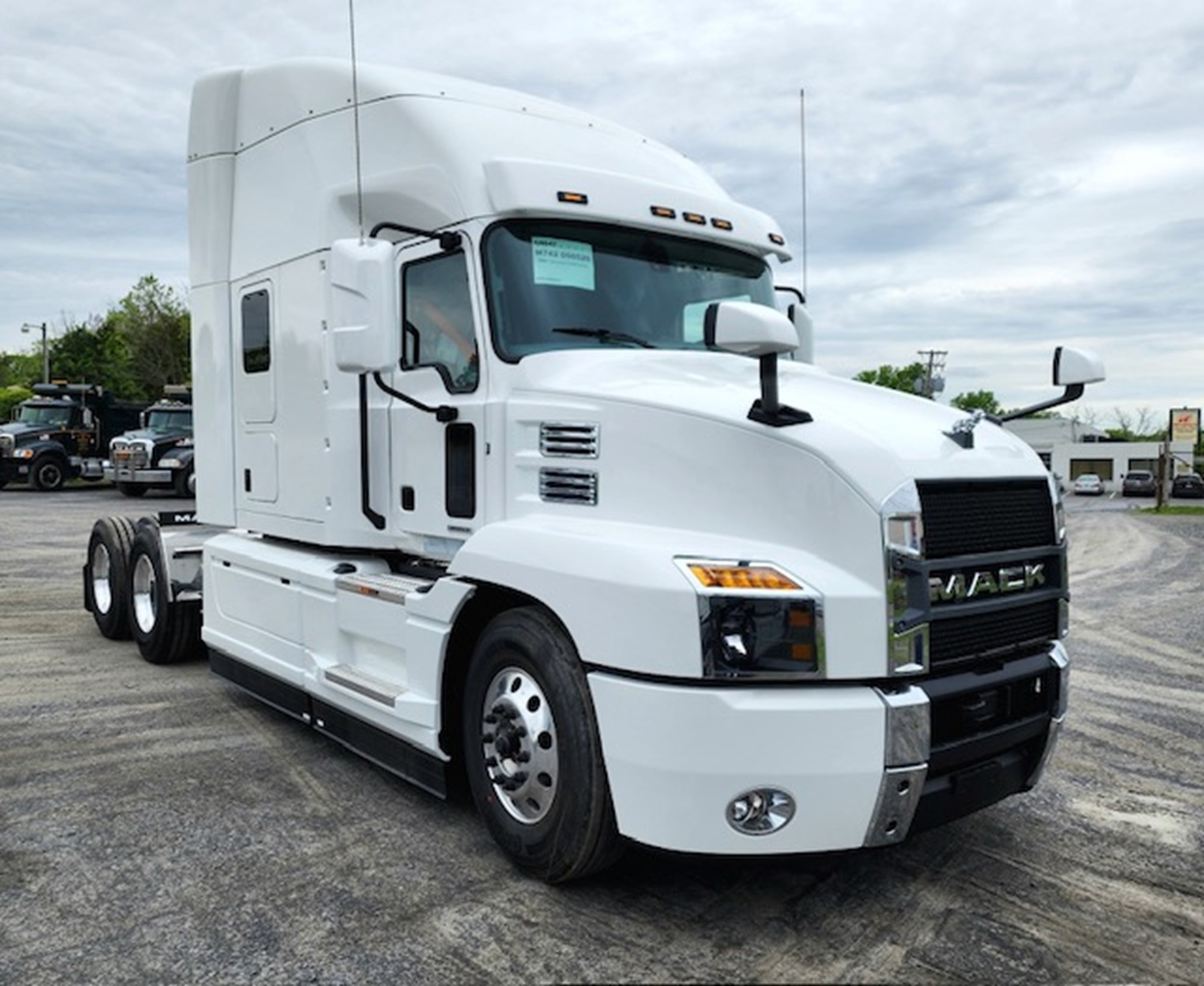 2025 Mack Anthem - image 1 of 6