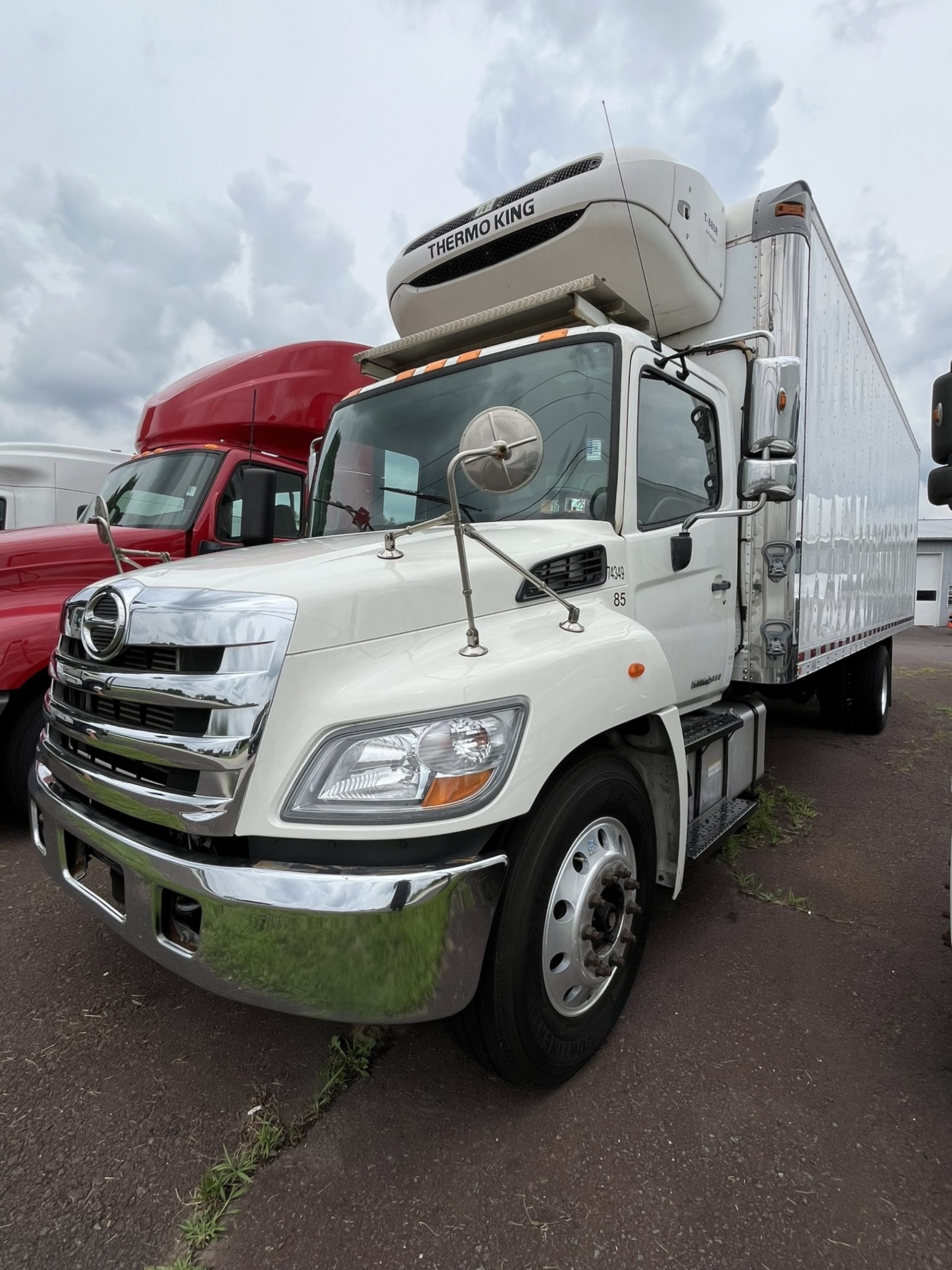 2014 HINO 338 - image 1 of 6