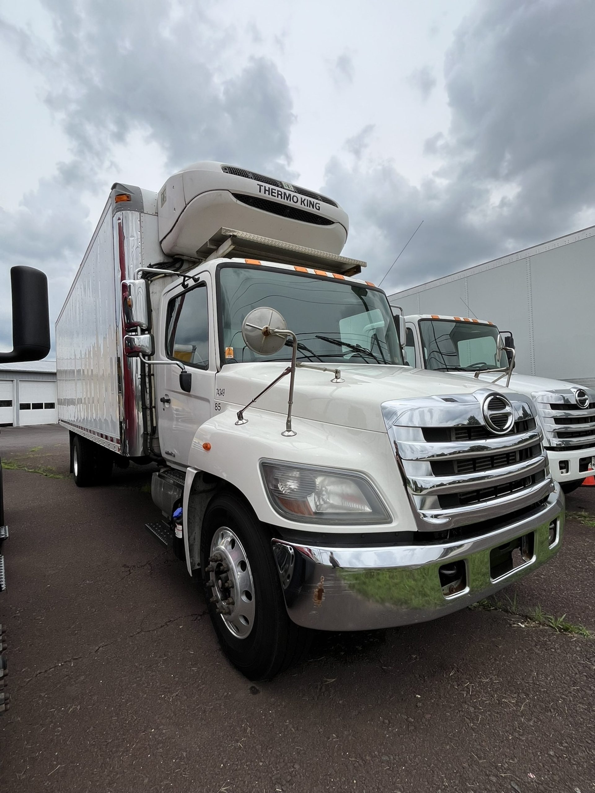 2014 HINO 338 - image 2 of 6