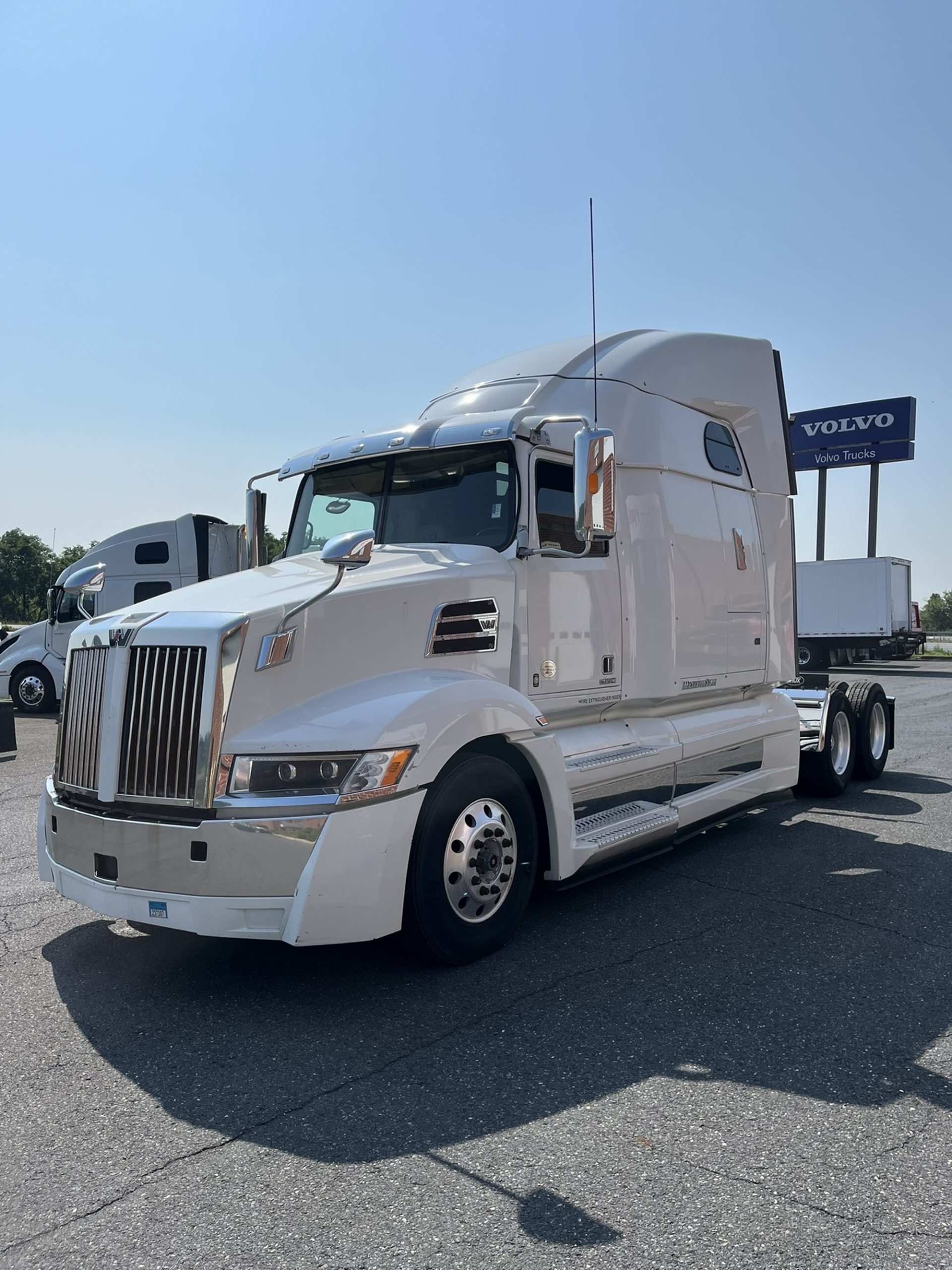 2019 WESTERN STAR/AU 5700 XE - image 1 of 6