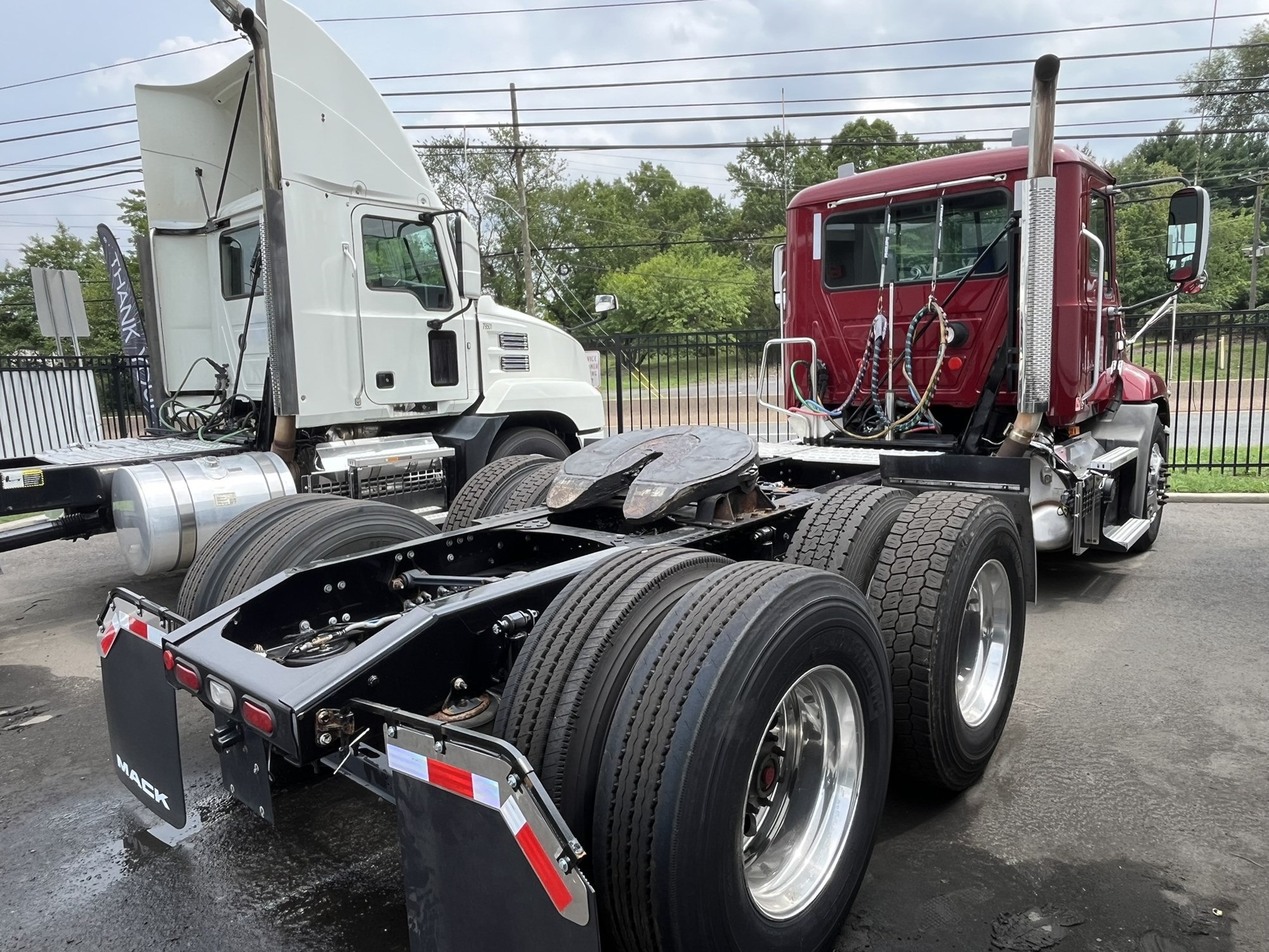 2018 MACK CXU613T - image 3 of 6