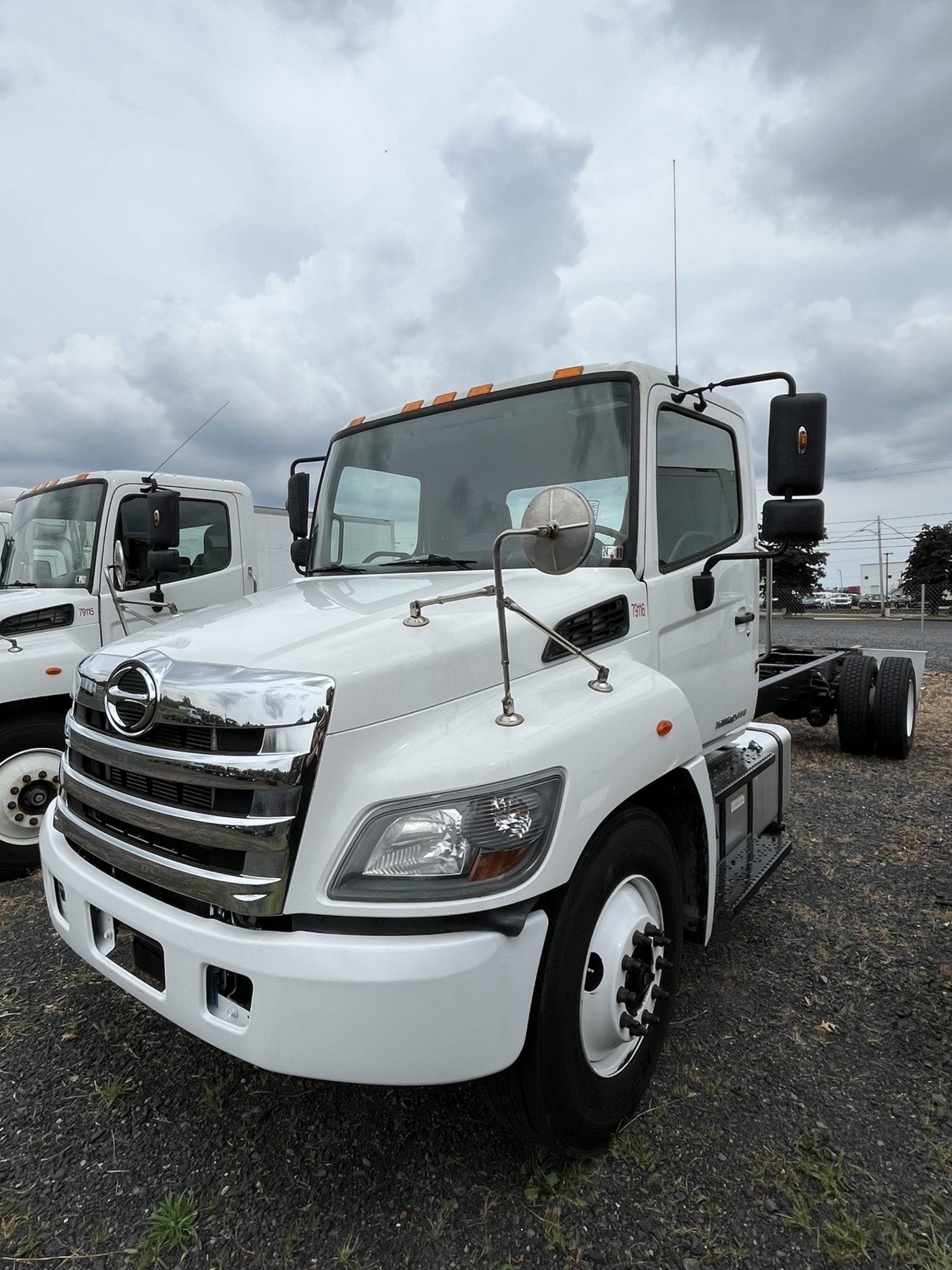 2019 HINO 338 - image 1 of 6