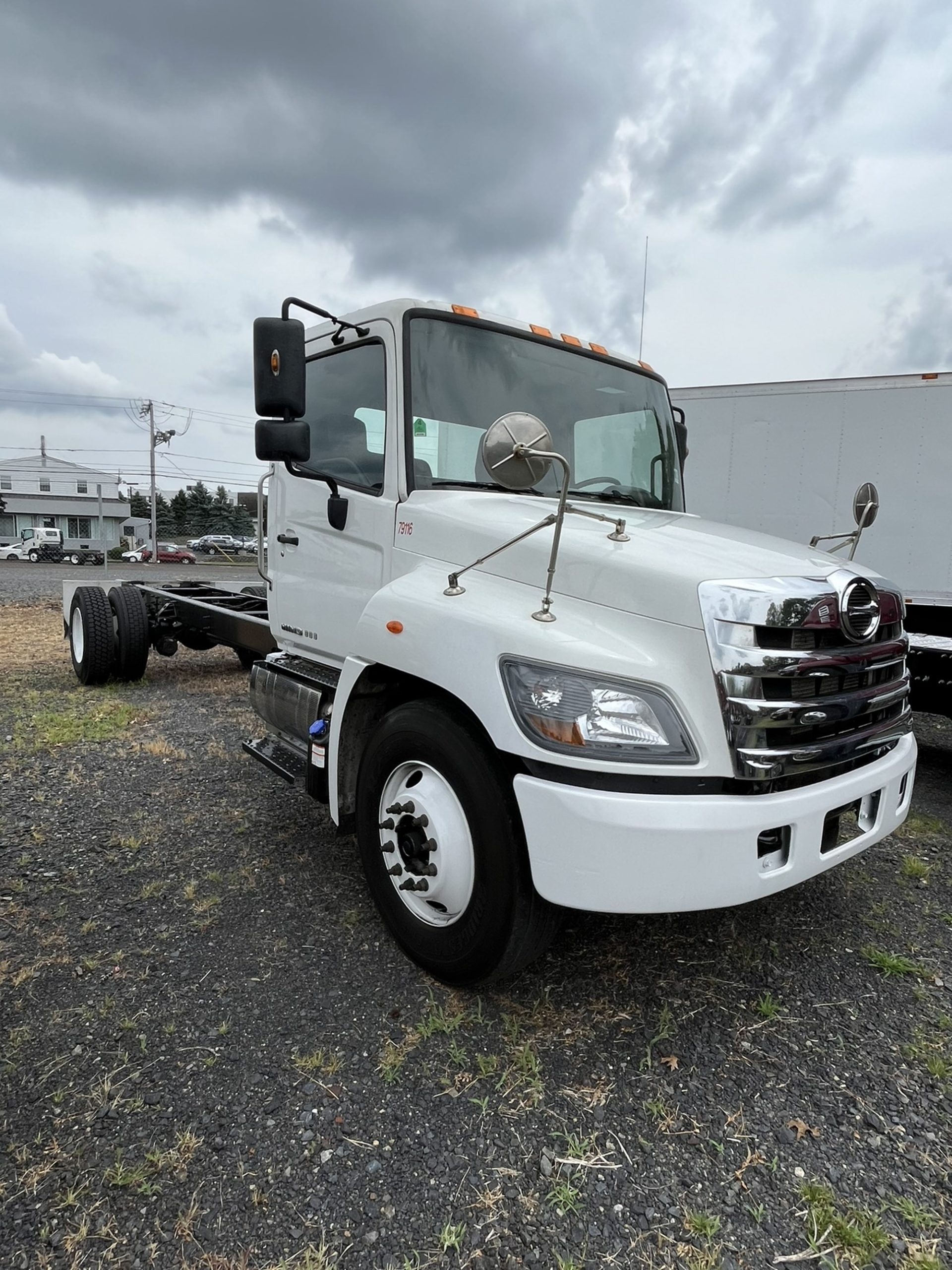 2019 HINO 338 - image 2 of 6