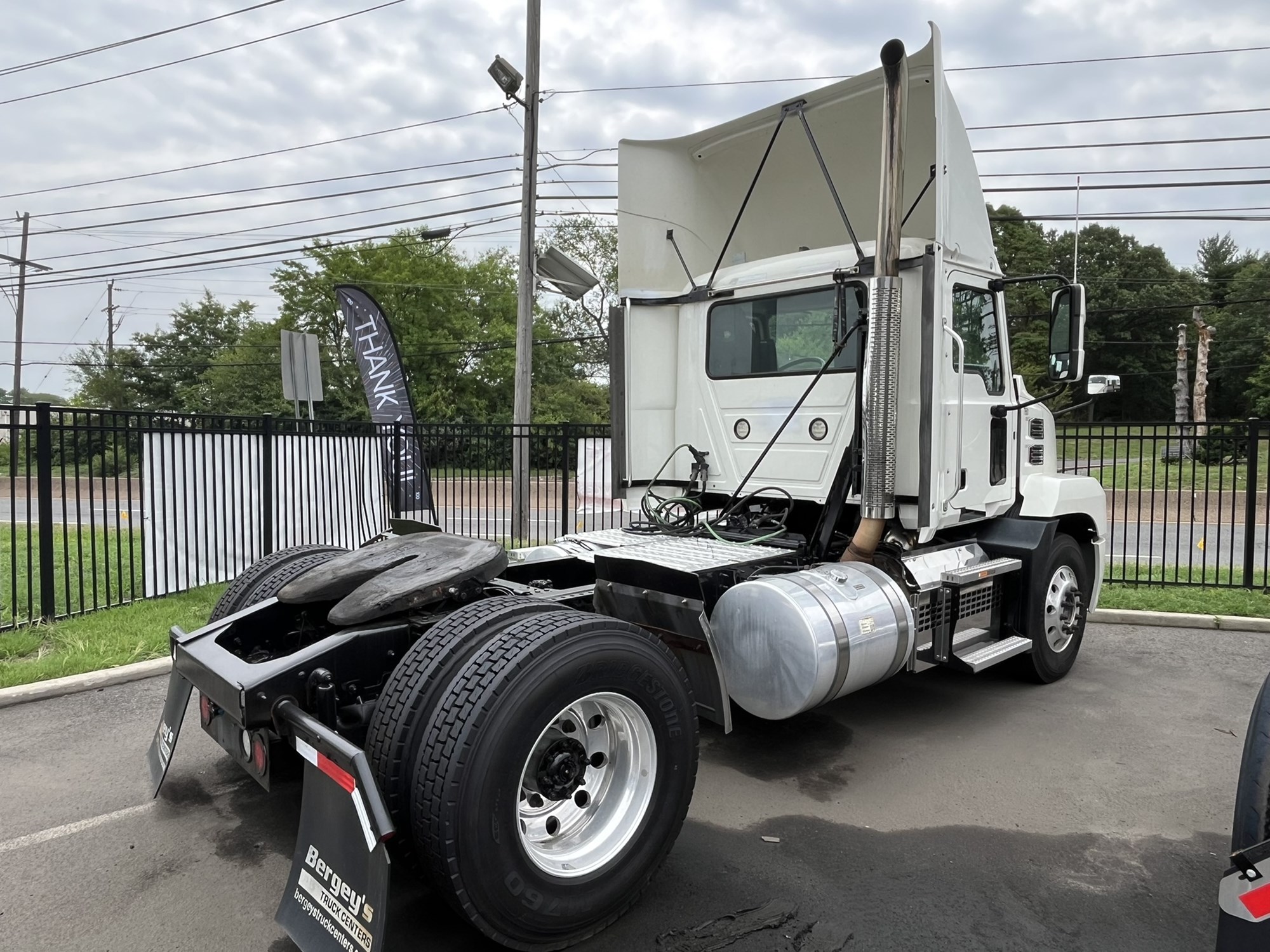 2019 MACK AN42T - image 3 of 6