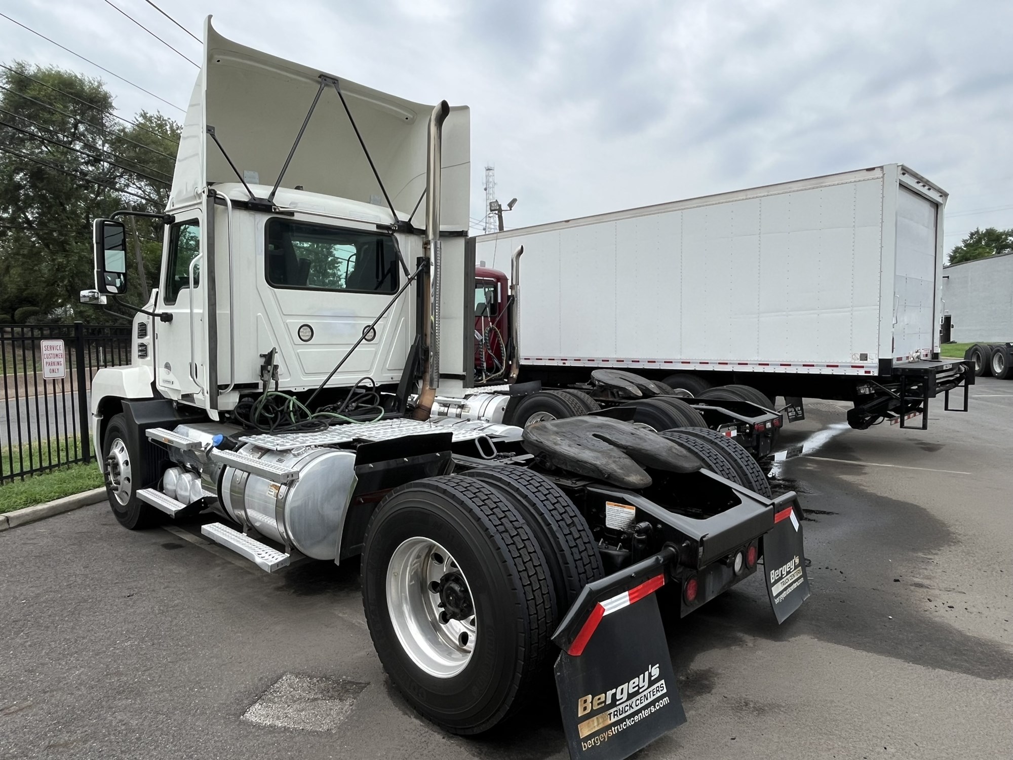 2019 MACK AN42T - image 4 of 6