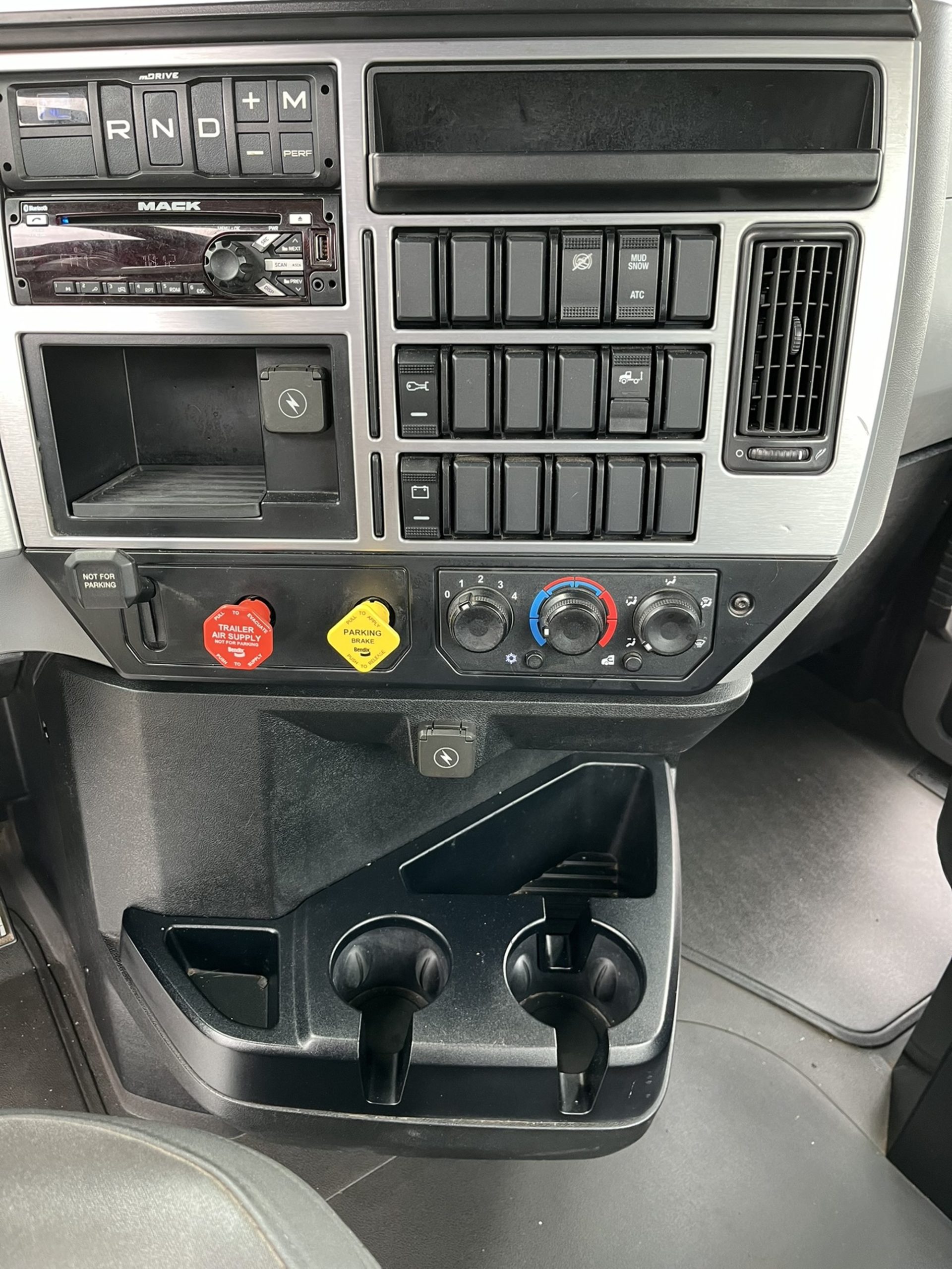 2019 MACK AN42T - image 6 of 6