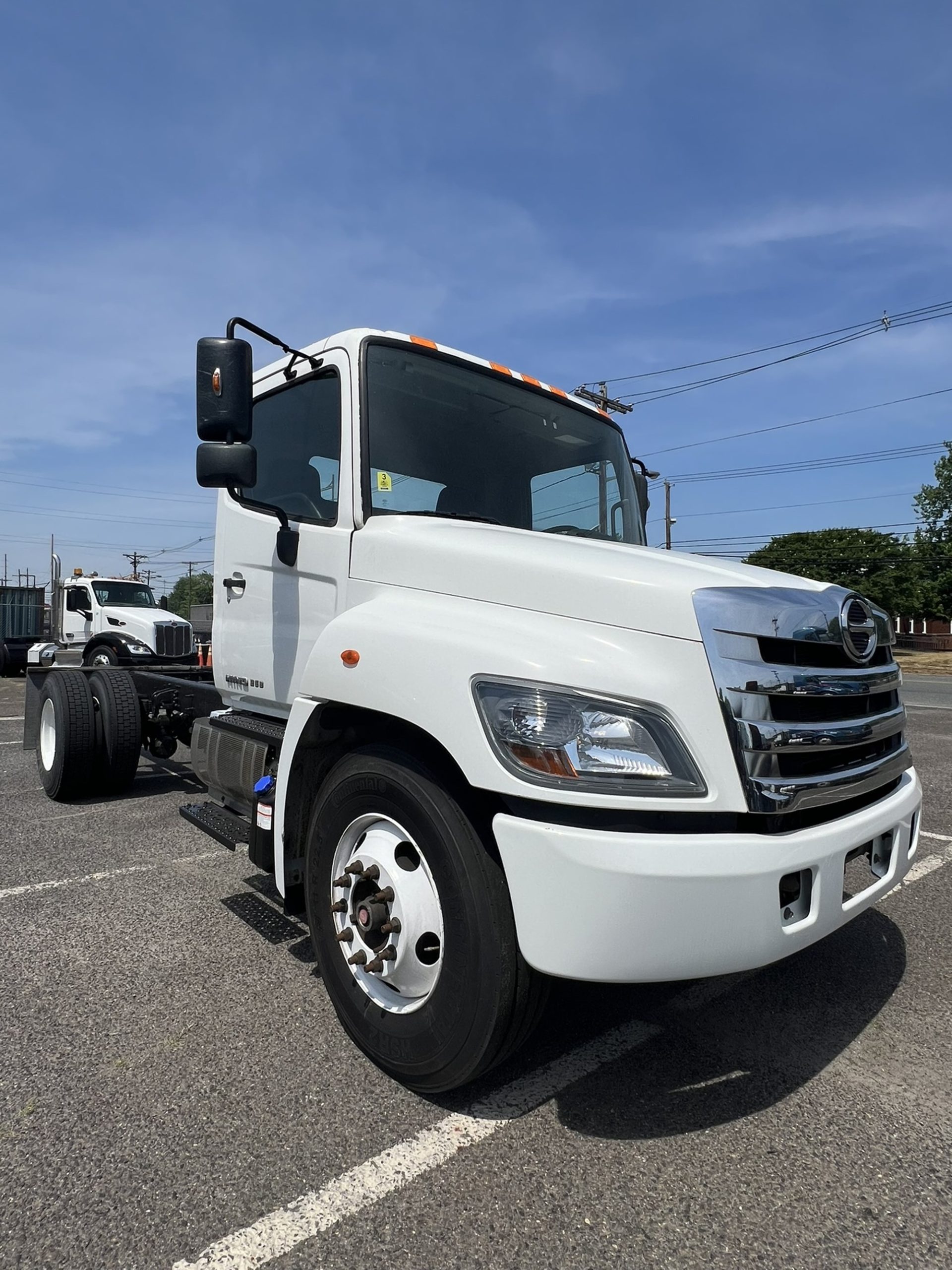 2018 HINO 268A - image 2 of 6