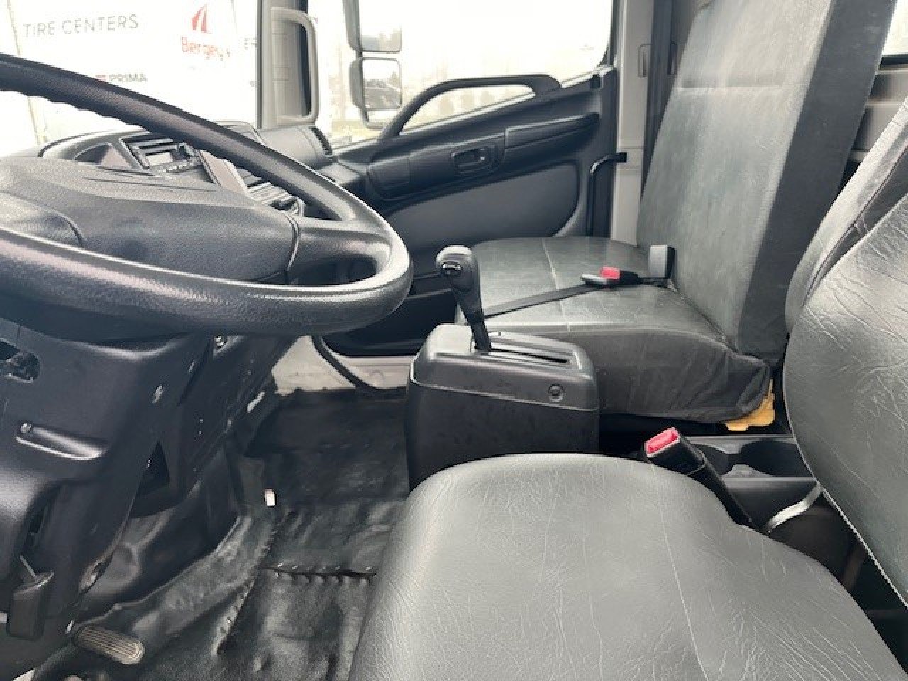 2018 HINO 268A - image 5 of 6