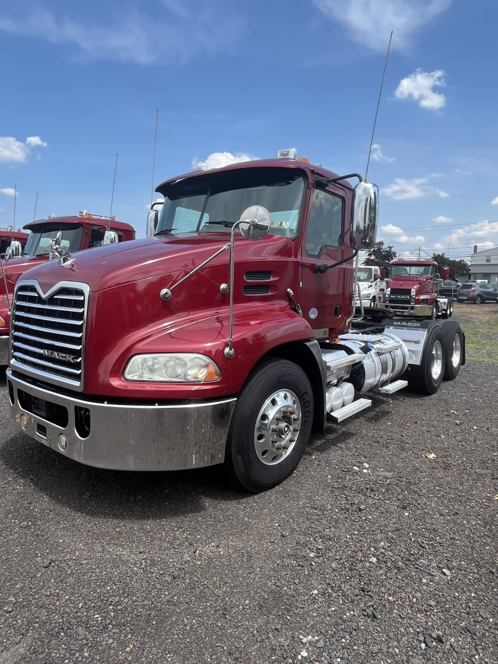 2018 MACK CXU613T - image 1 of 6