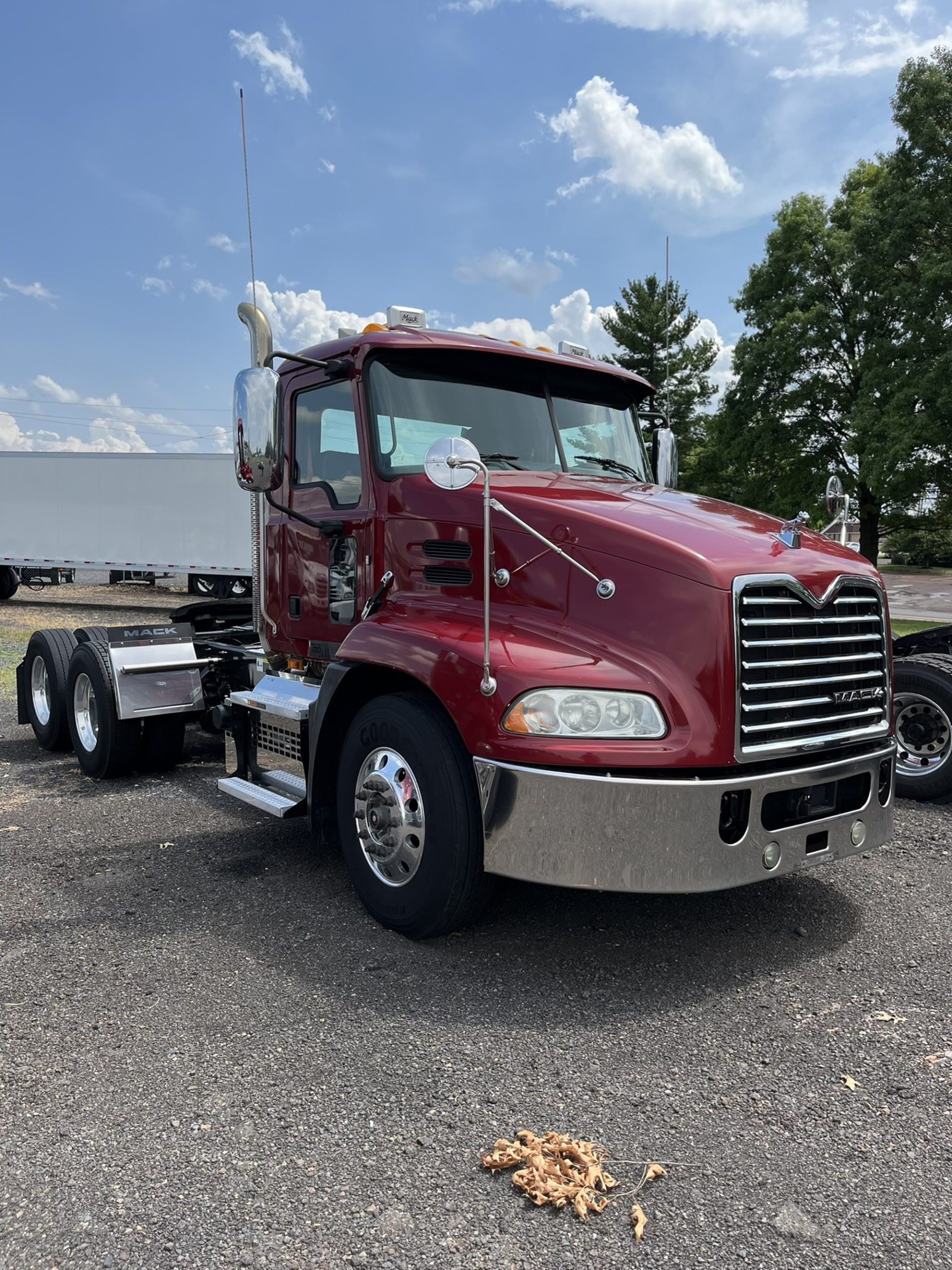 2018 MACK CXU613T - image 2 of 6