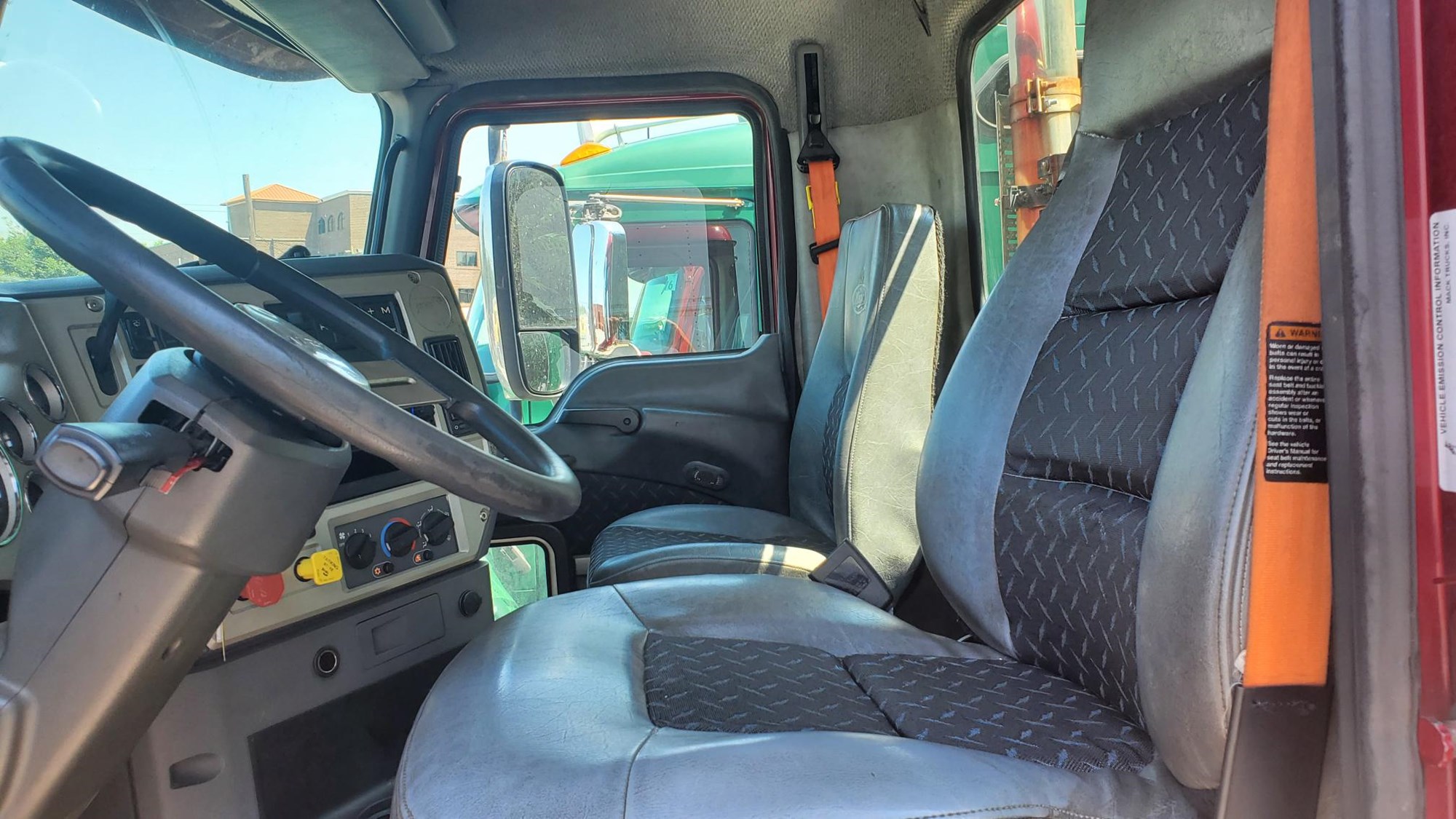 2018 MACK CXU613T - image 4 of 6