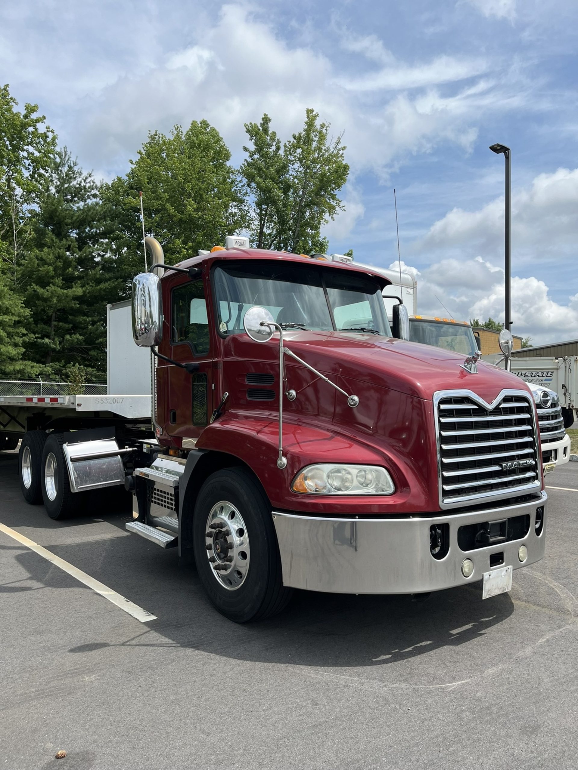 2018 MACK CXU613 - image 2 of 6