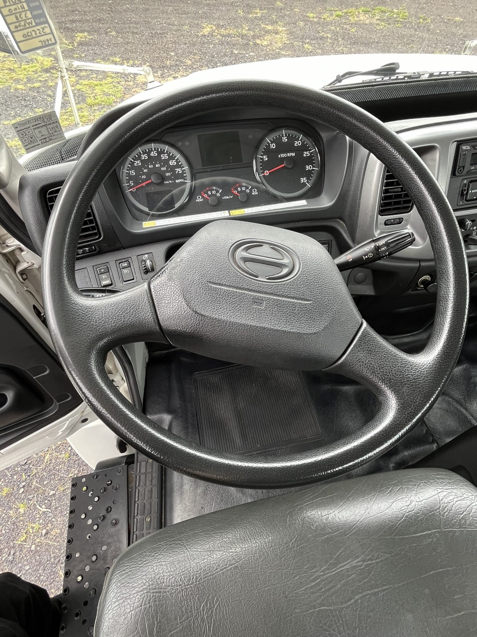 2019 HINO 338 - image 5 of 6