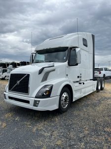 2018 VOLVO VNL64T670 1004326-01