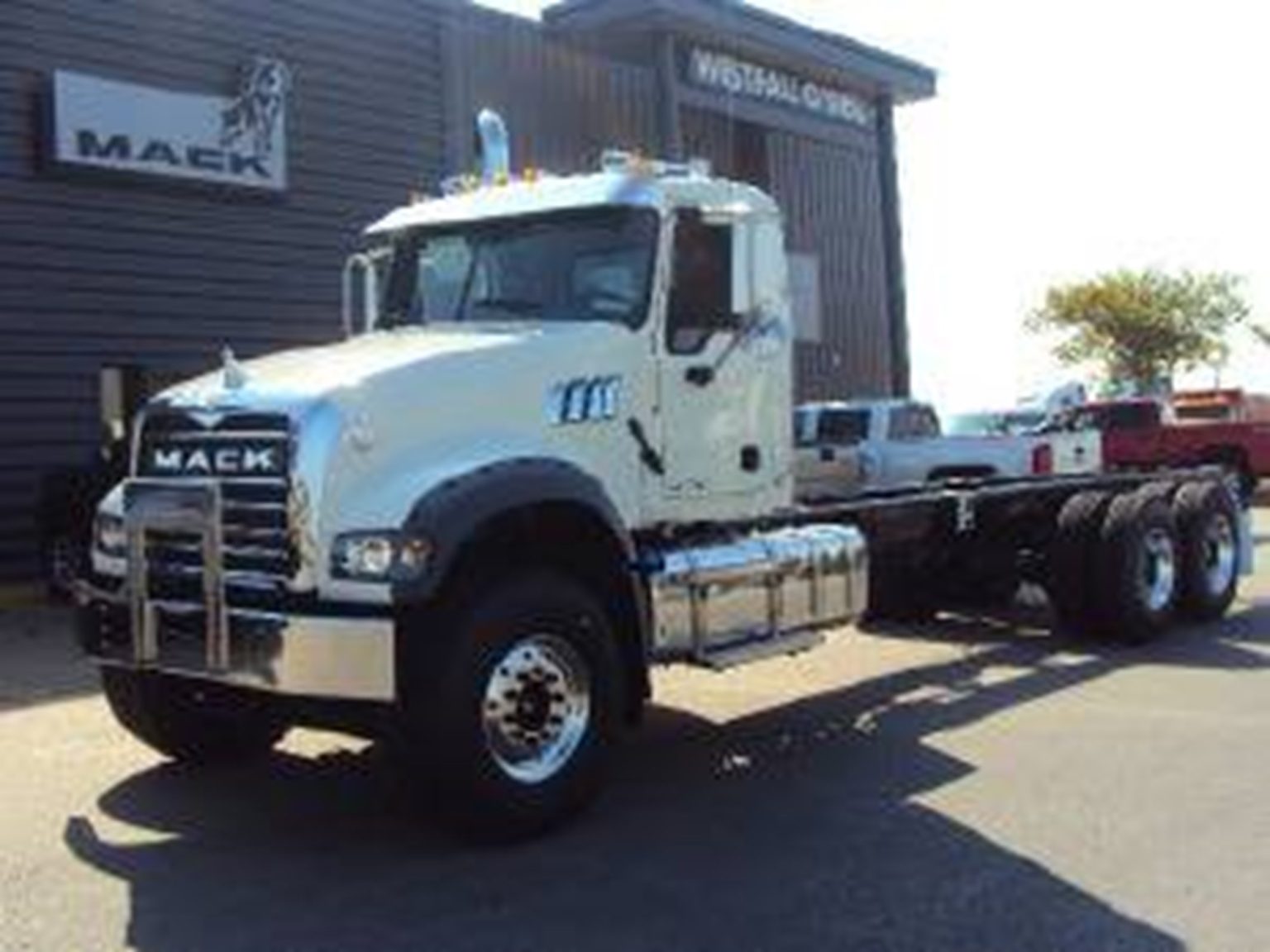 2025 MACK GR64F - Bergey's Truck Centers: Medium & Heavy Duty ...