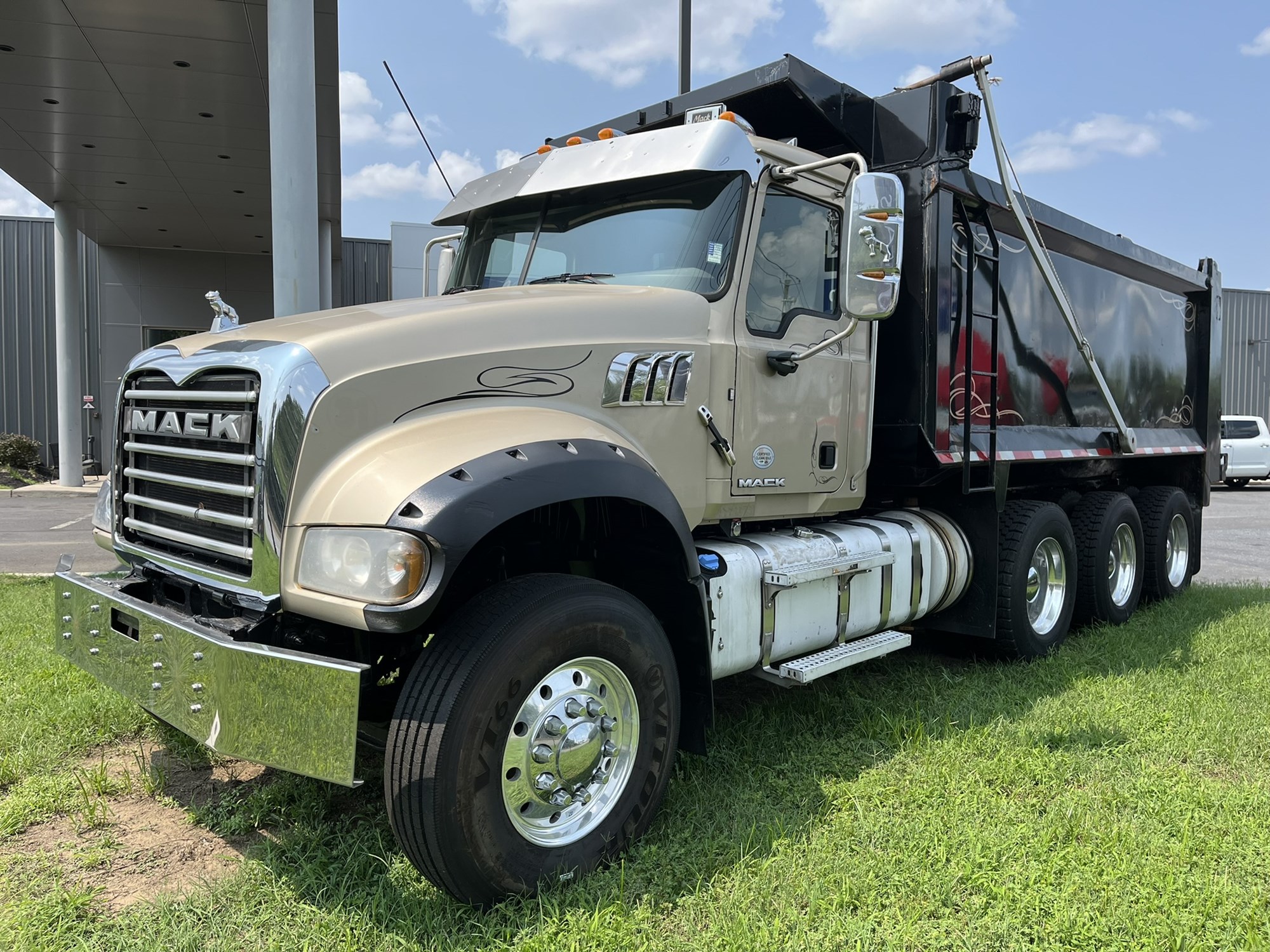 2017 MACK GU713 - image 1 of 6