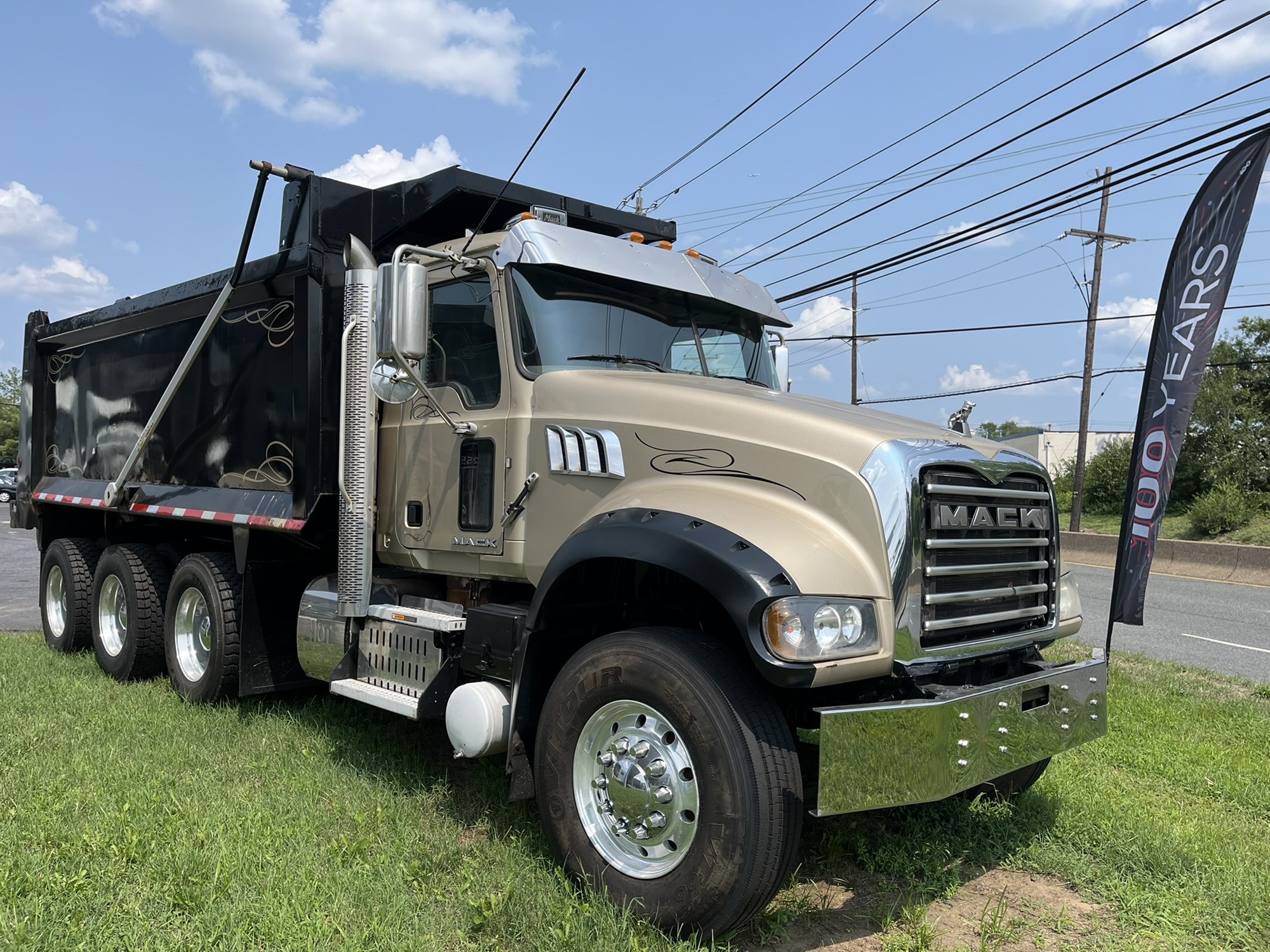 2017 MACK GU713 - image 2 of 6