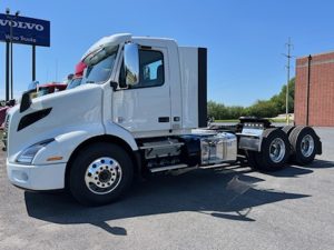 2025 Volvo VNR64T300 1013547-01