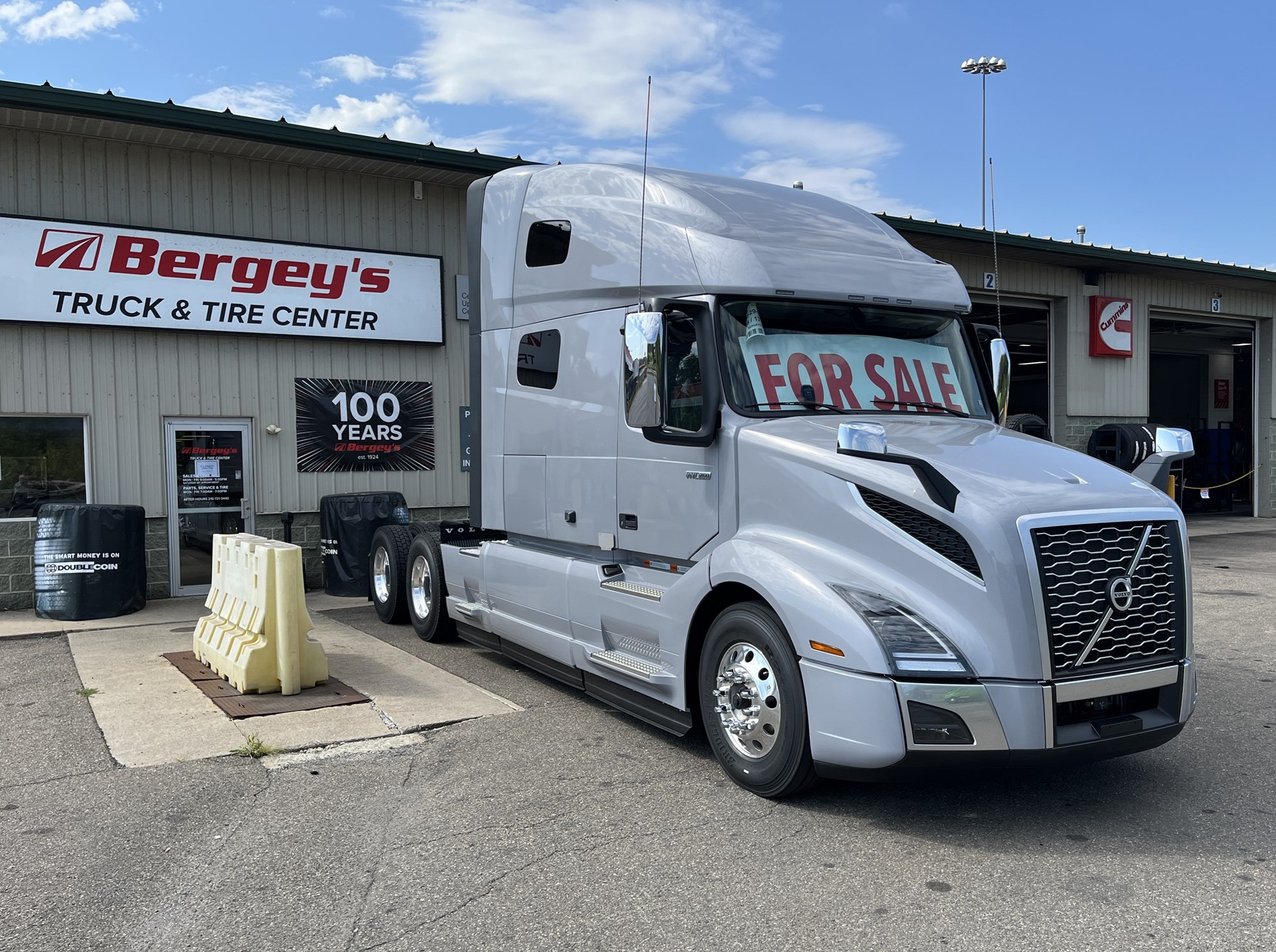 2025 Volvo VNL64T760 - image 6 of 6