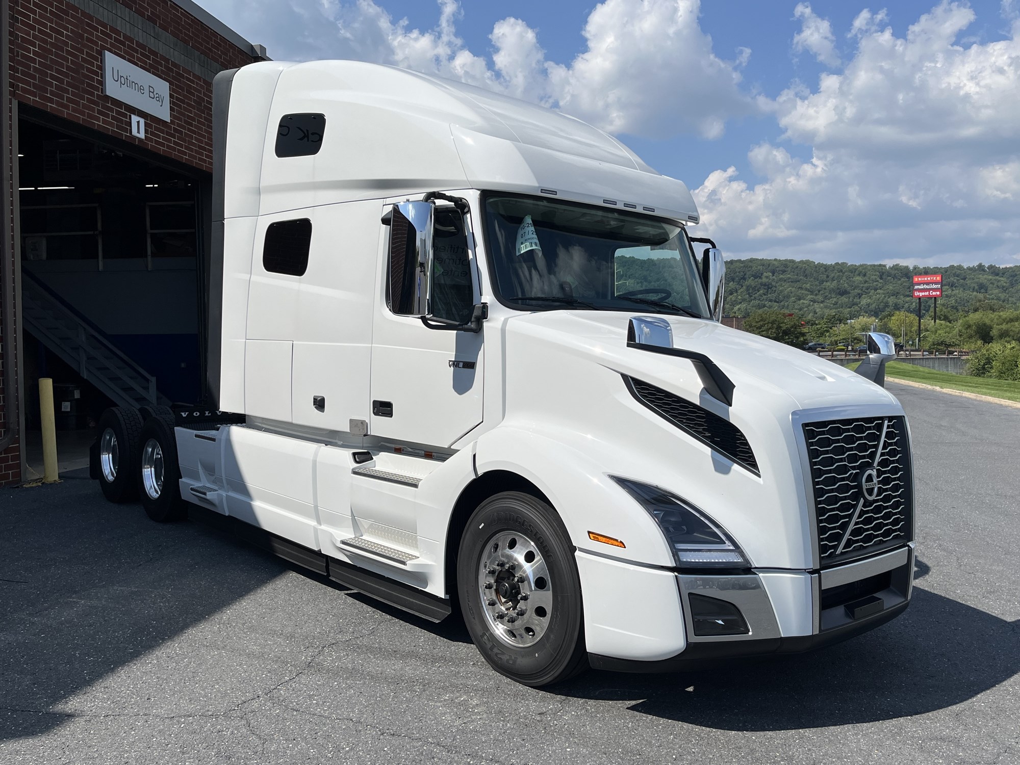 2025 Volvo VNL64T760 - image 6 of 6