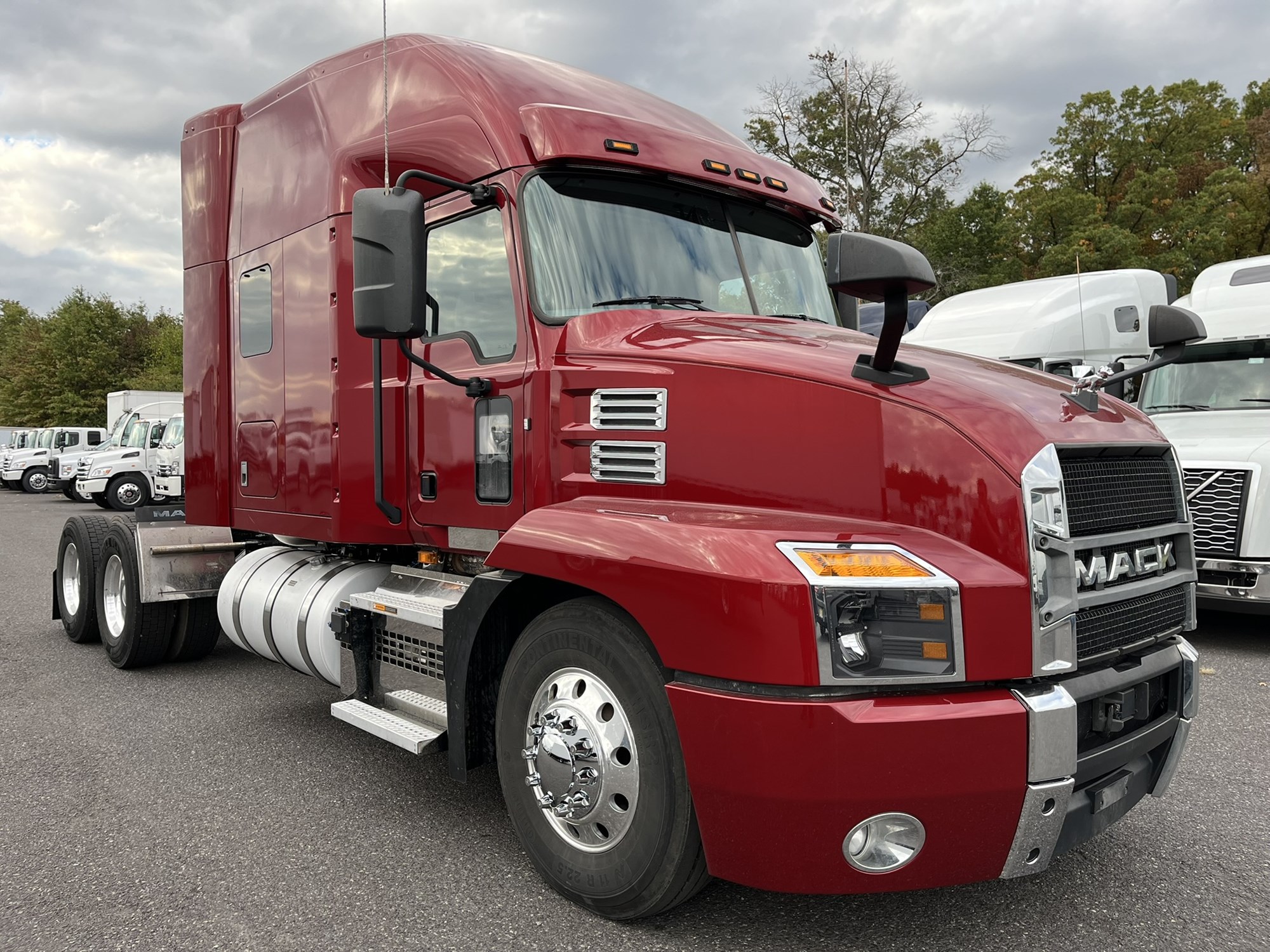 2019 Mack Anthem - image 2 of 6