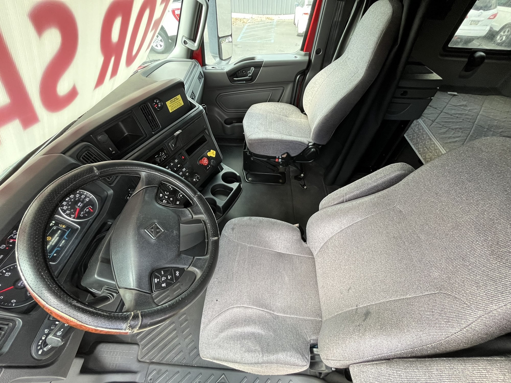 2019 INTERNATIONAL LT625 - image 6 of 6