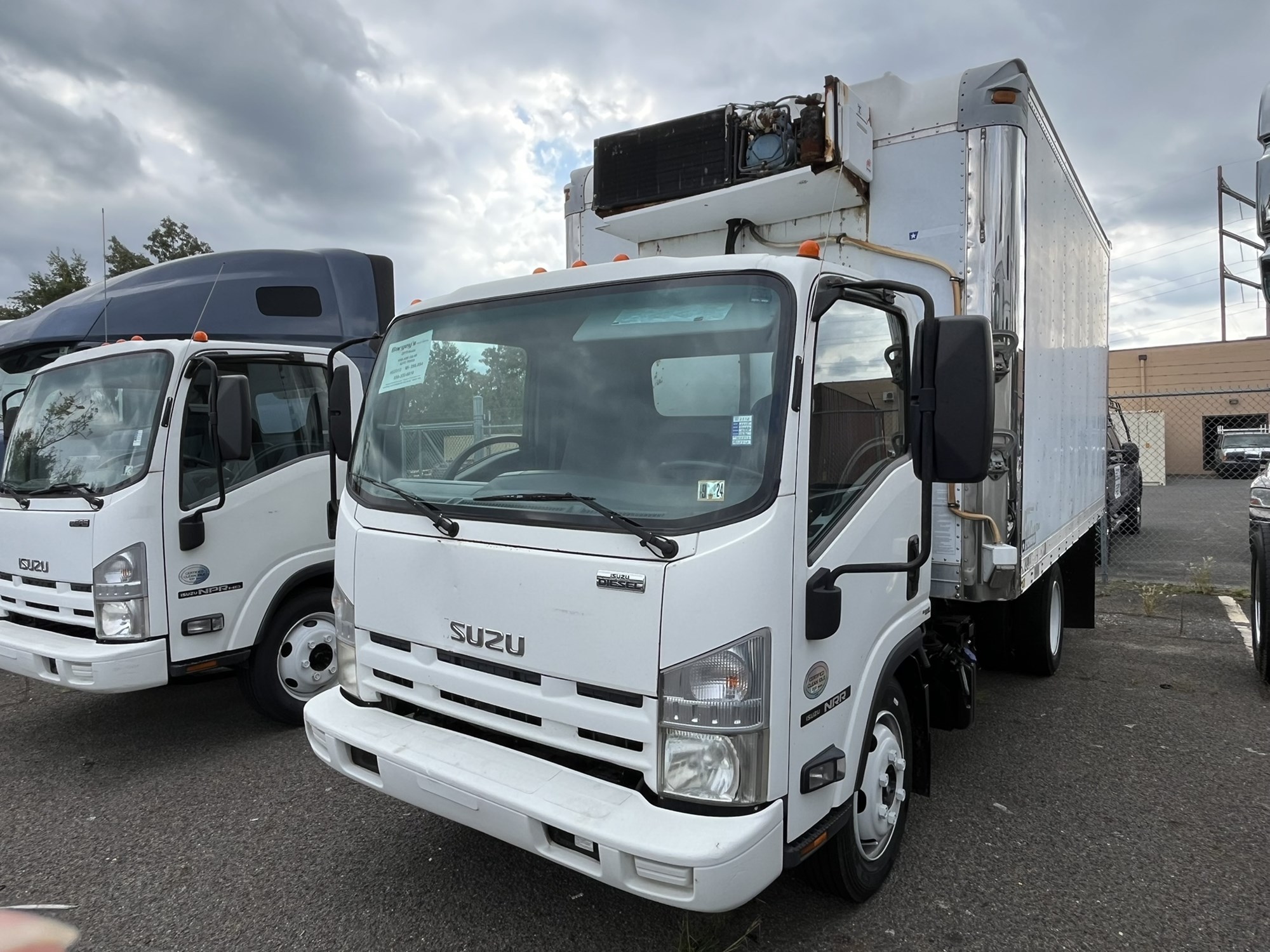 2015 ISUZU NRR - image 1 of 6