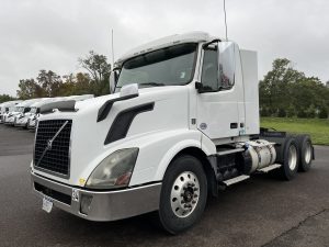 2016 VOLVO VN 1053083-01