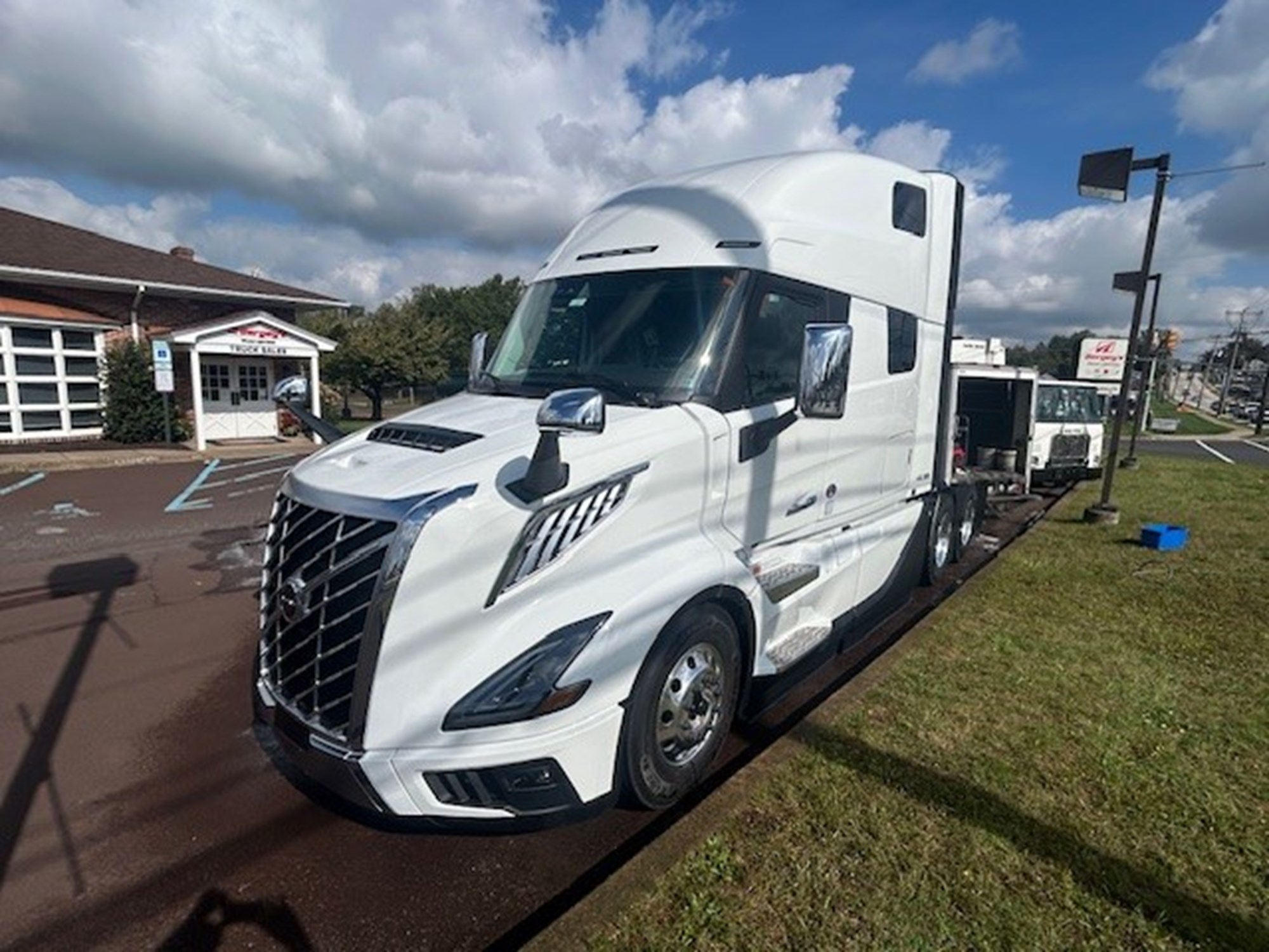 2025 VOLVO NEW VNL64T860 - image 1 of 1