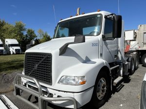 2015 VOLVO VN 1116401-01