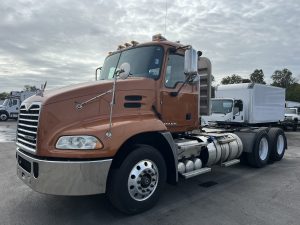 2017 MACK CXU613 1203125-01