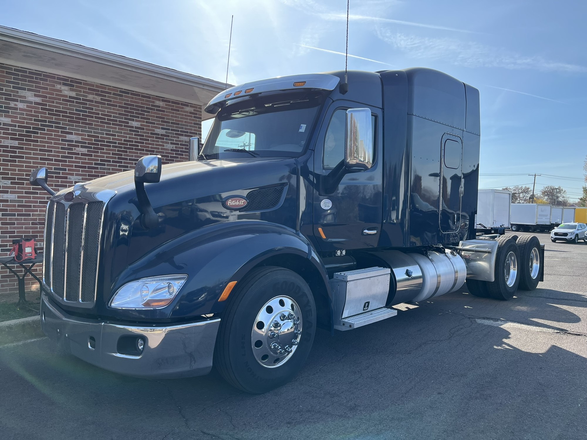 2016 PETERBILT 579 - image 1 of 6