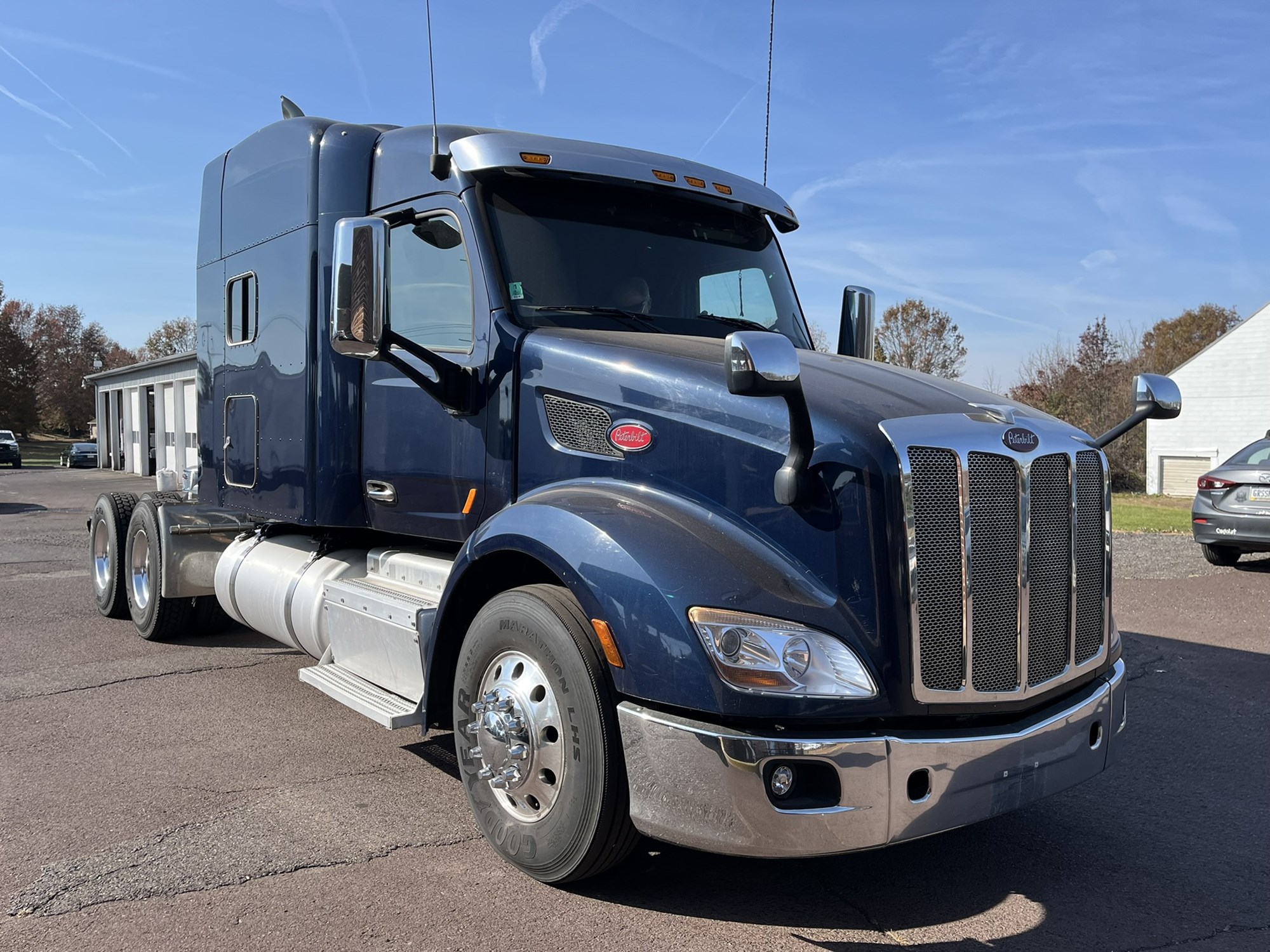 2016 PETERBILT 579 - image 2 of 6