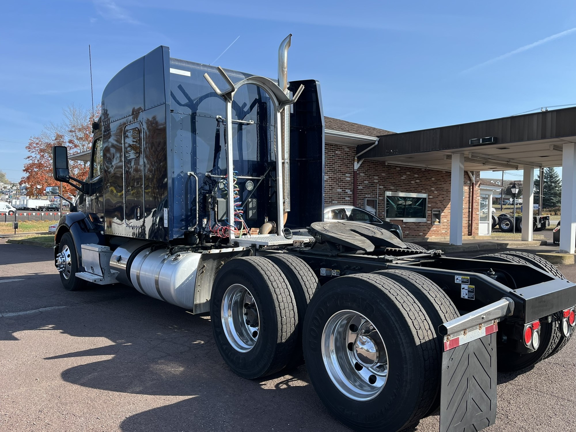 2016 PETERBILT 579 - image 4 of 6