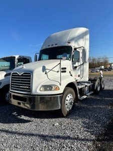 2013 MACK CXU613 1047762-01