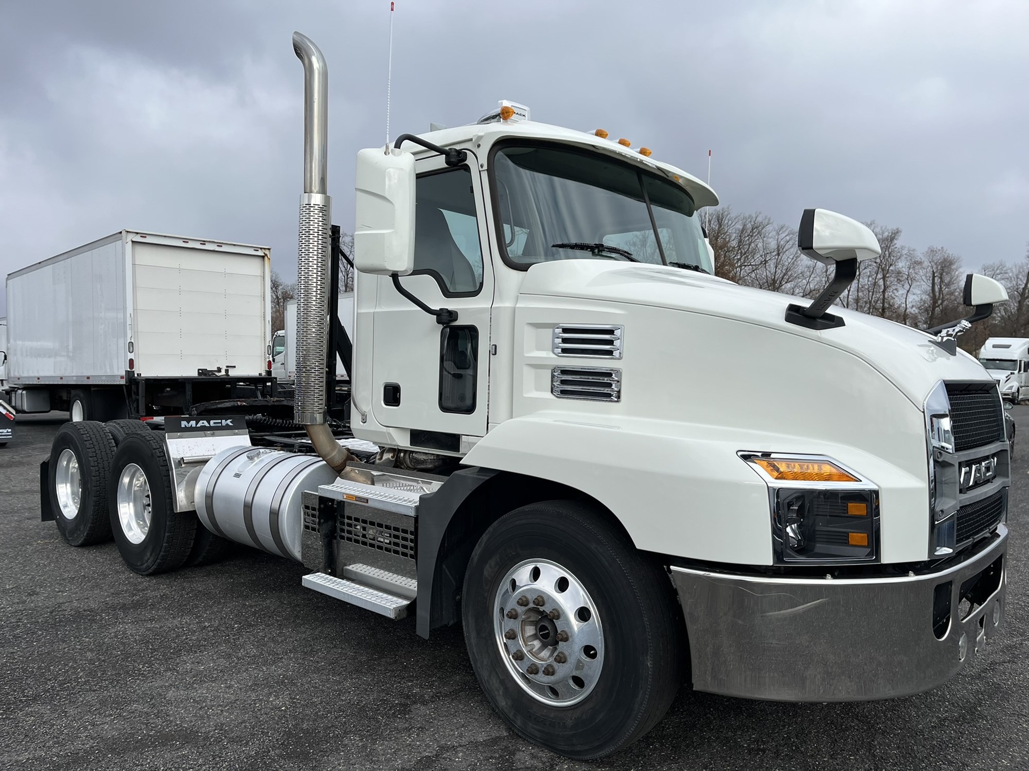 2019 MACK AN64T - image 2 of 6