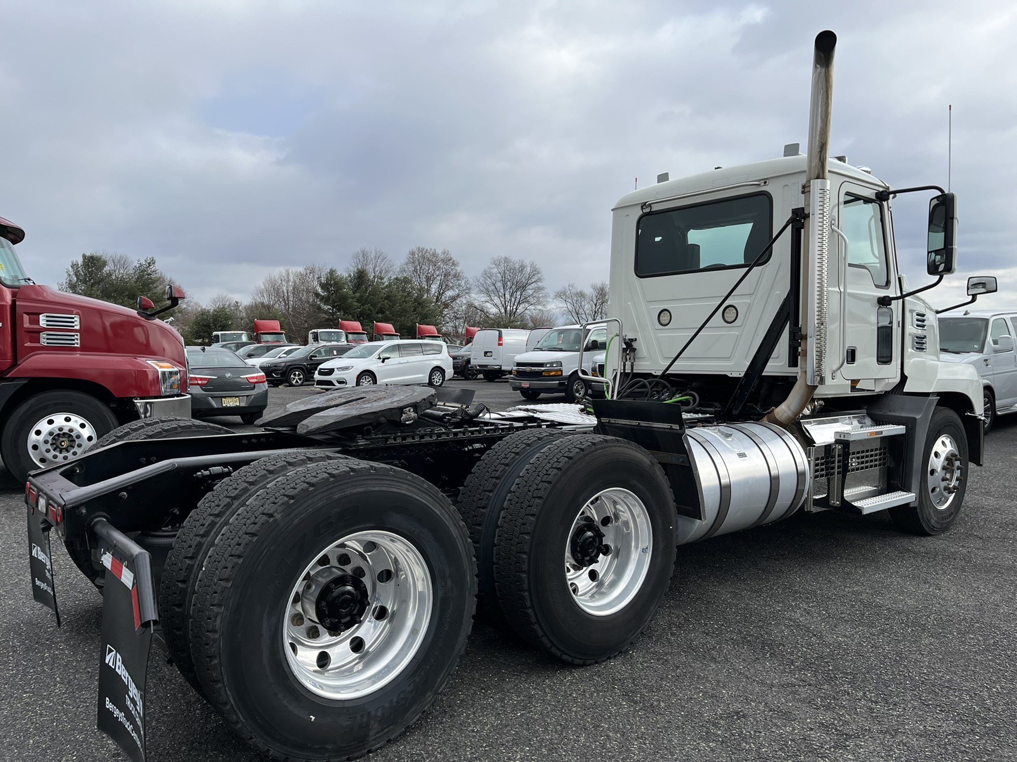 2019 MACK AN64T - image 3 of 6