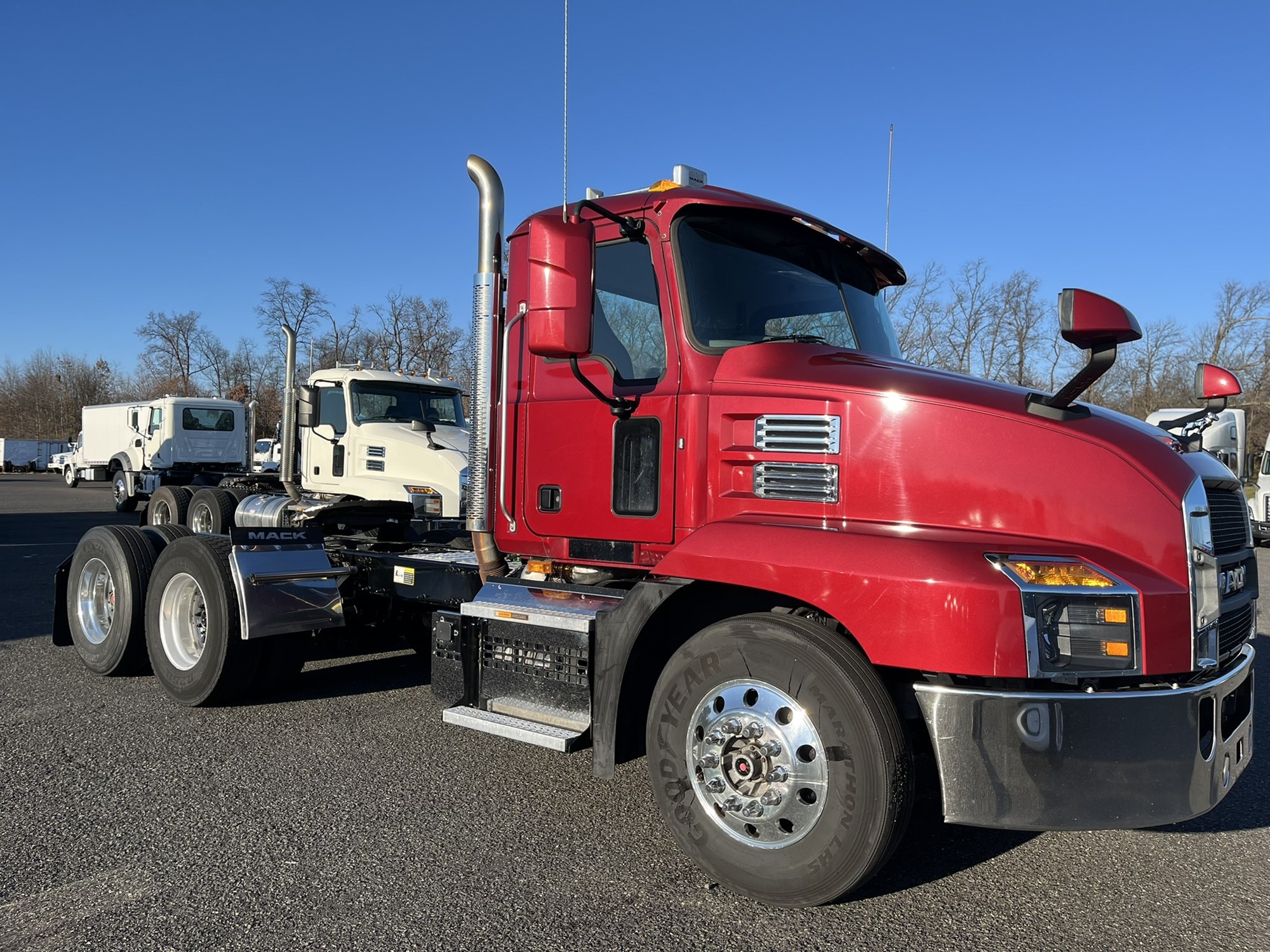 2019 MACK AN62T ANTHEM - image 2 of 6