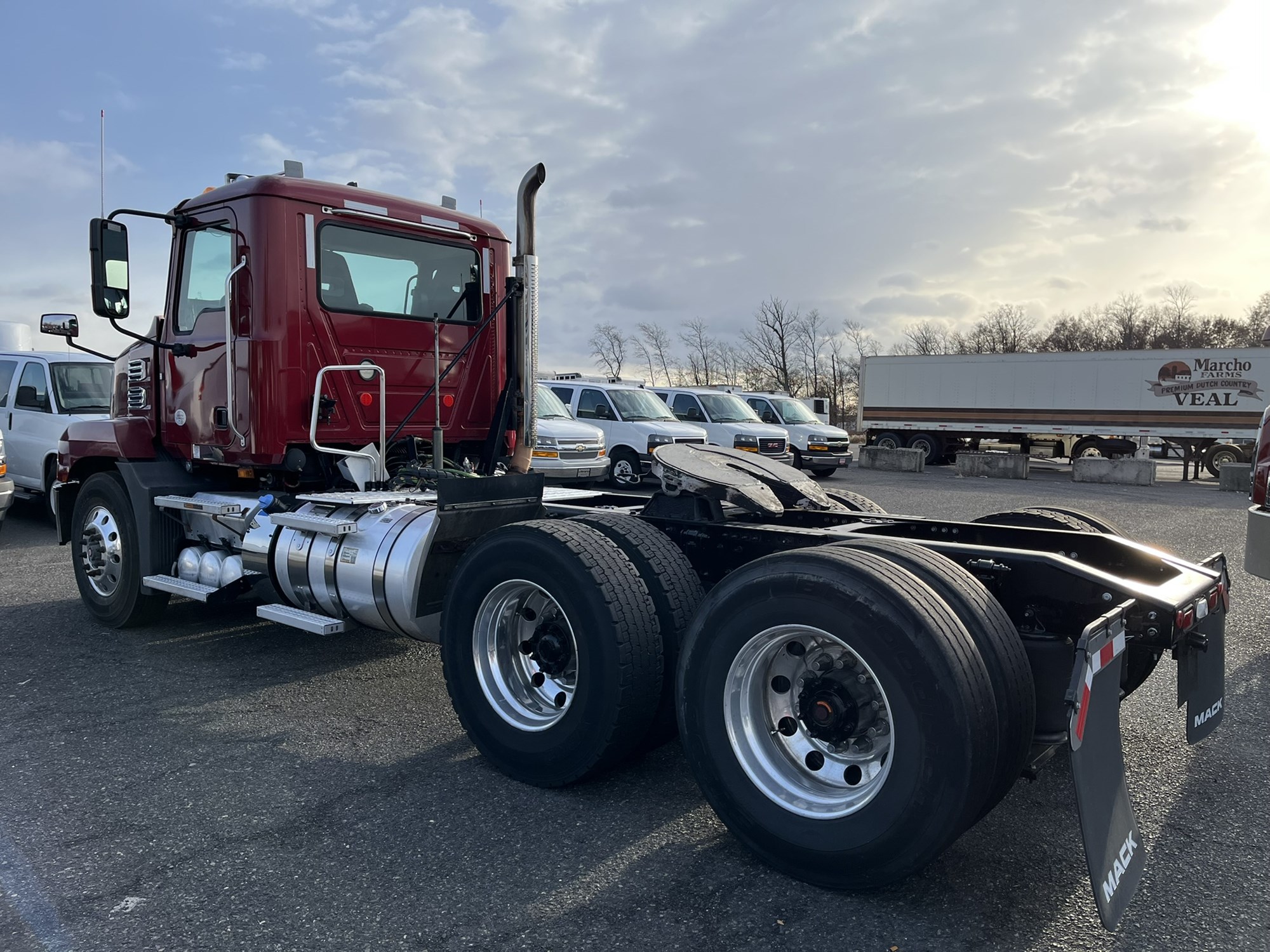 2019 MACK AN62T - image 4 of 6