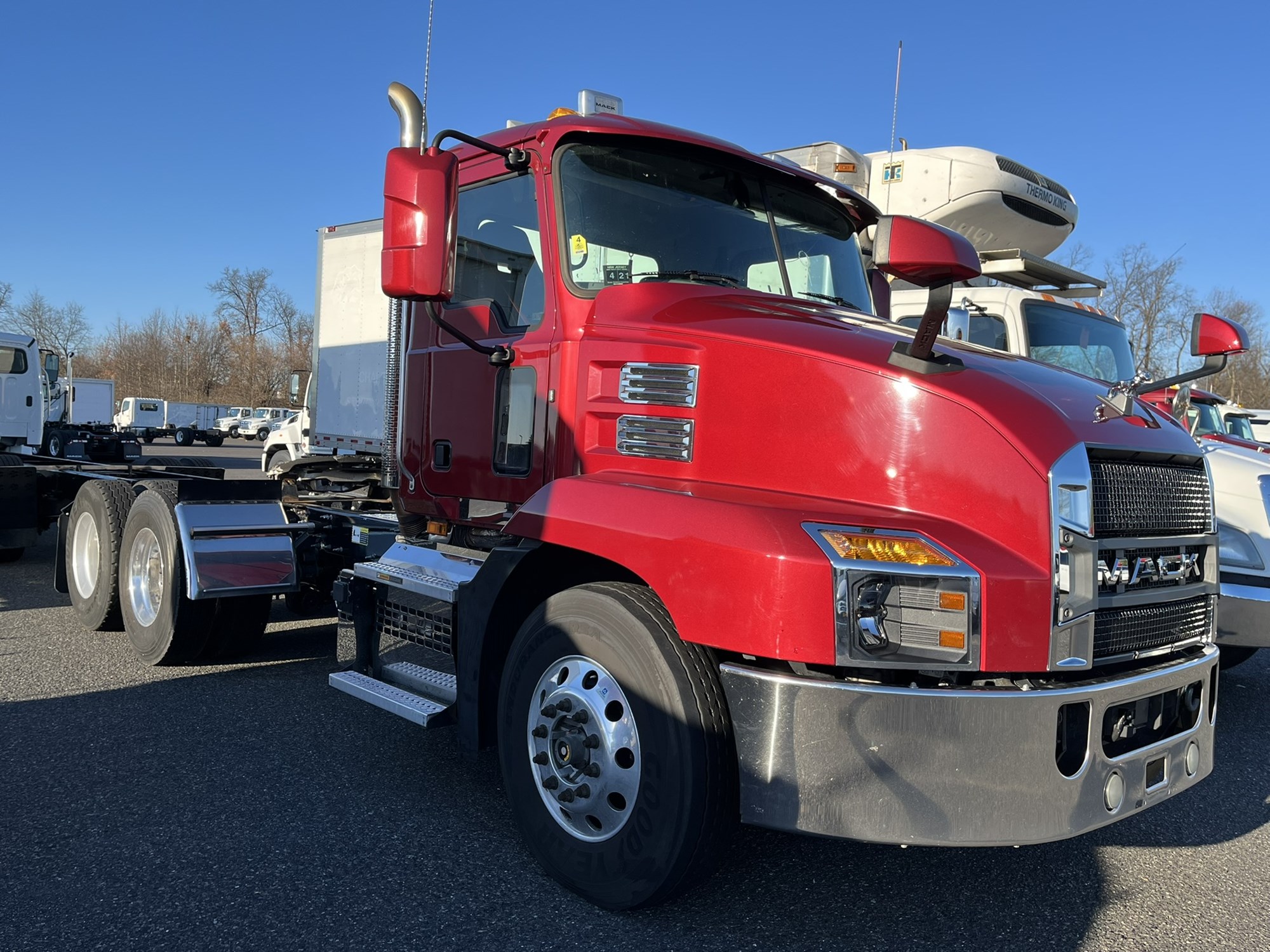 2019 MACK AN62T - image 2 of 6