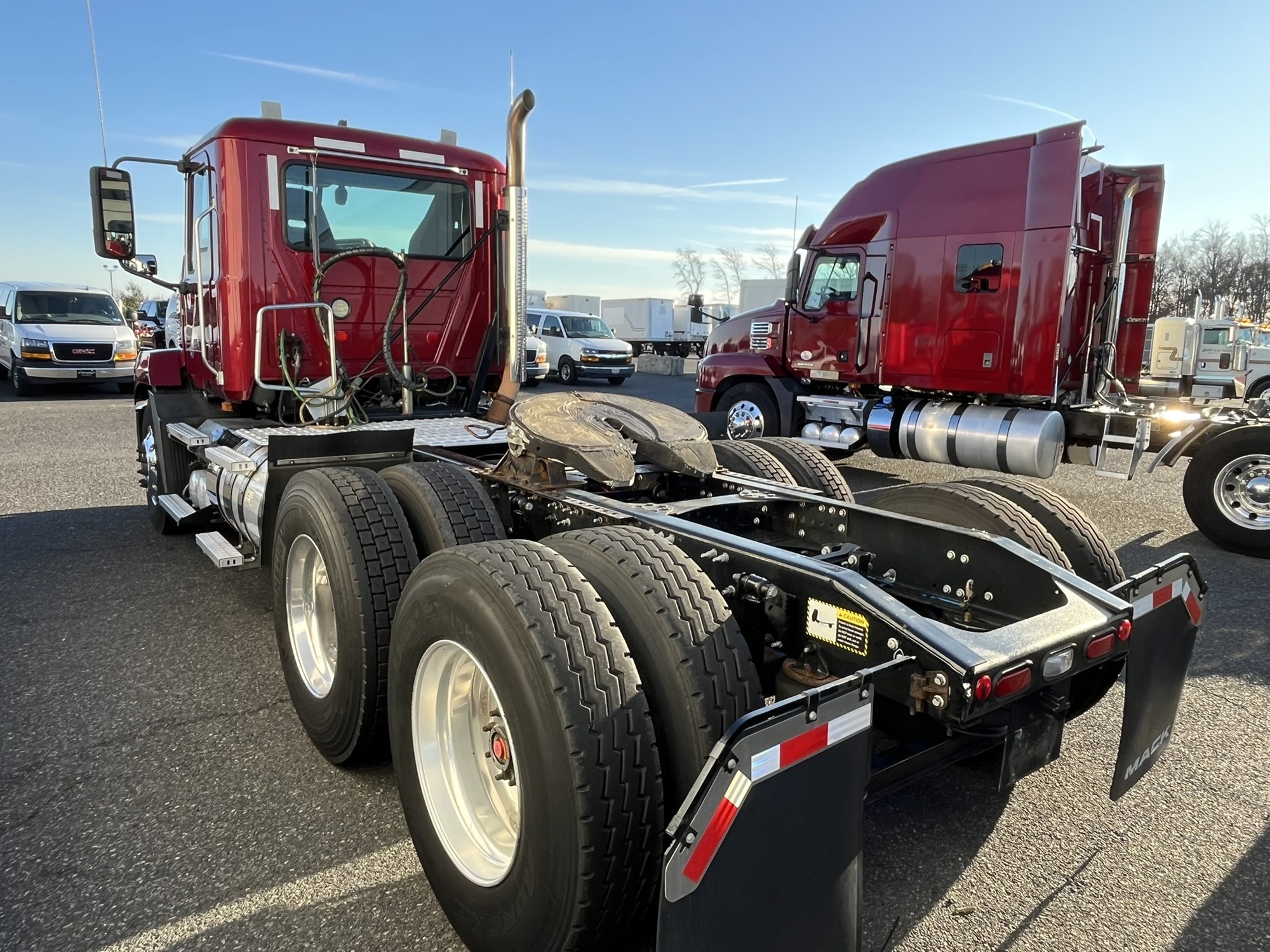 2019 MACK AN62T - image 4 of 6