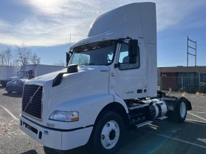 2016 VOLVO VNM42T 1094511-01